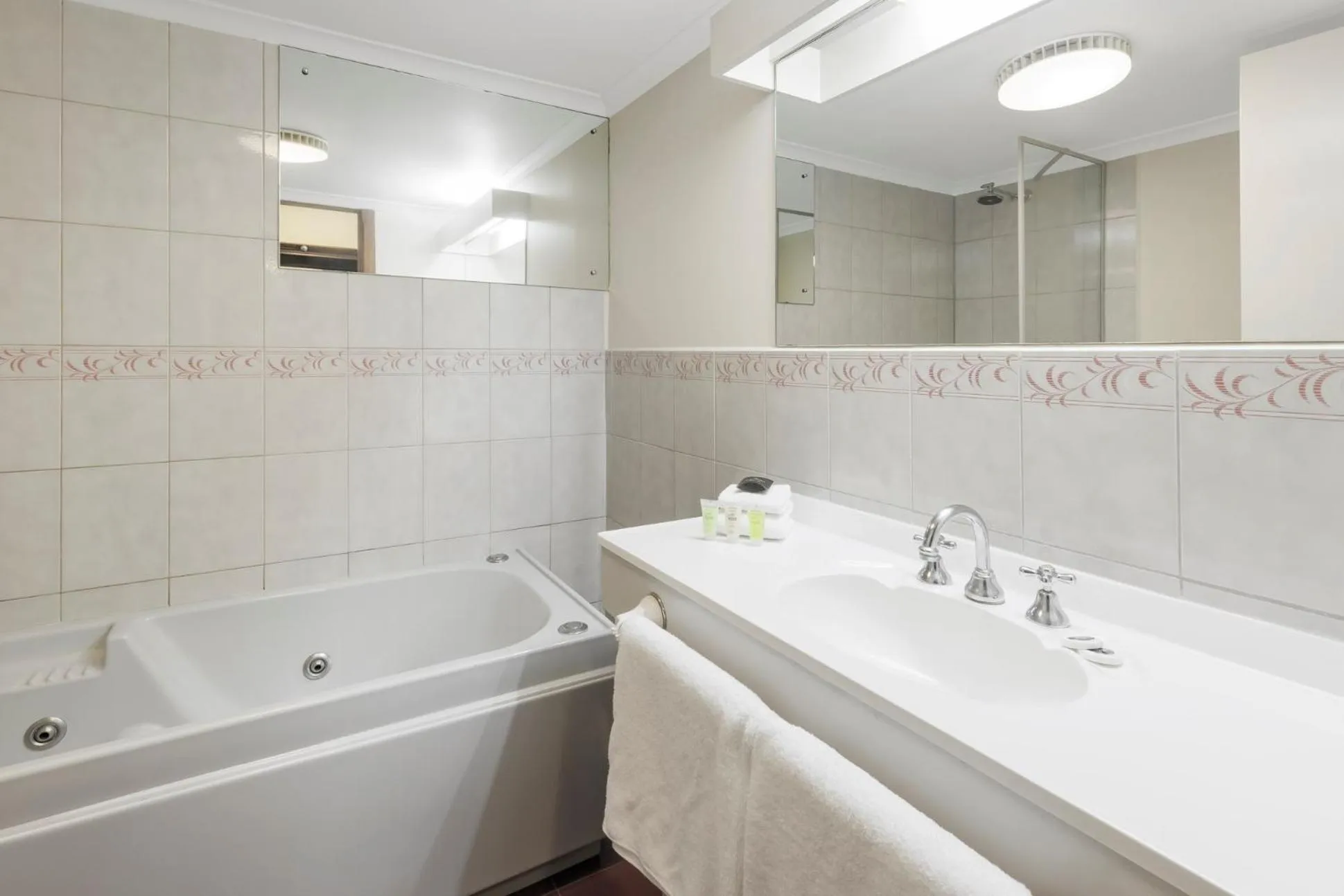 Bathroom in Elizabethan Lodge