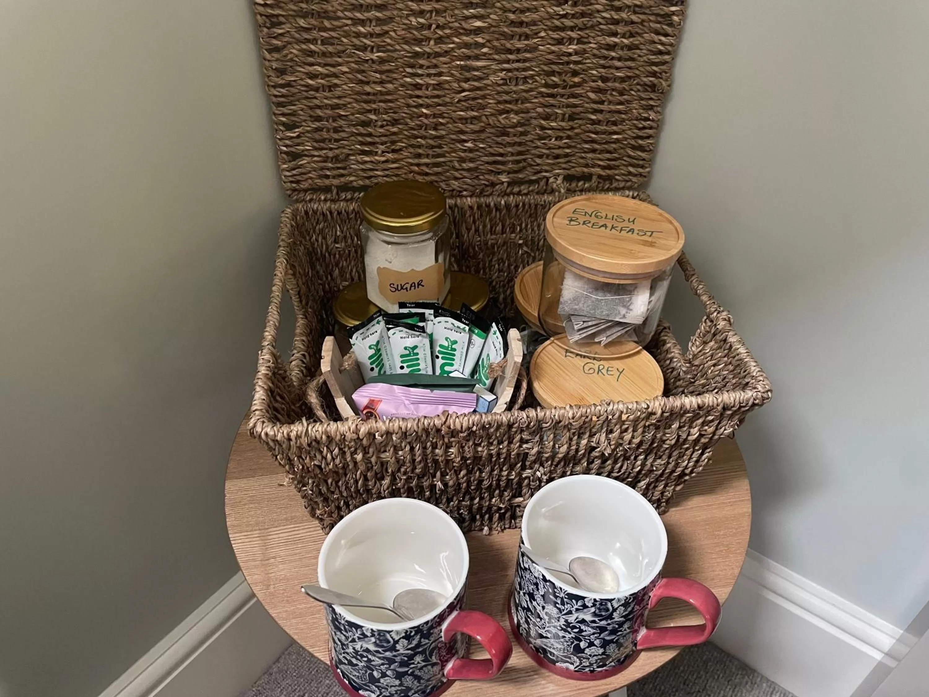Coffee/tea facilities in The Red Lion Charing Heath