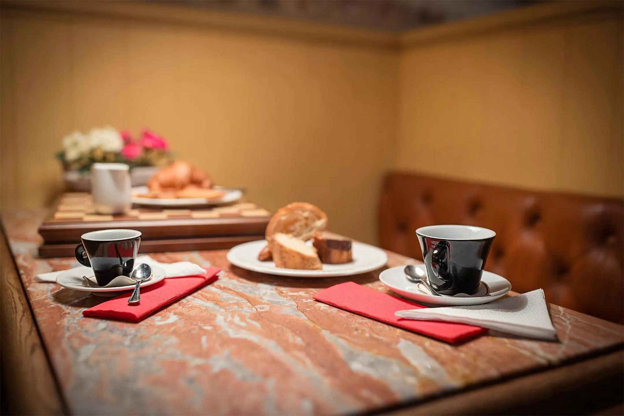 Restaurant/places to eat in Grand Hotel Colony