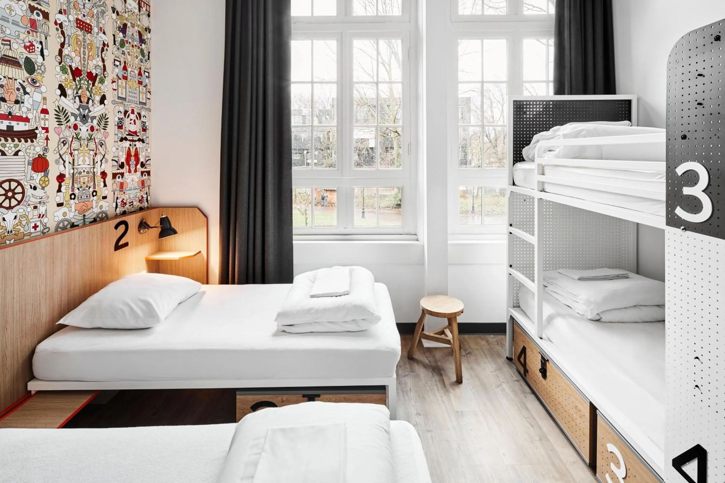 Photo of the whole room, Bed in Generator Amsterdam