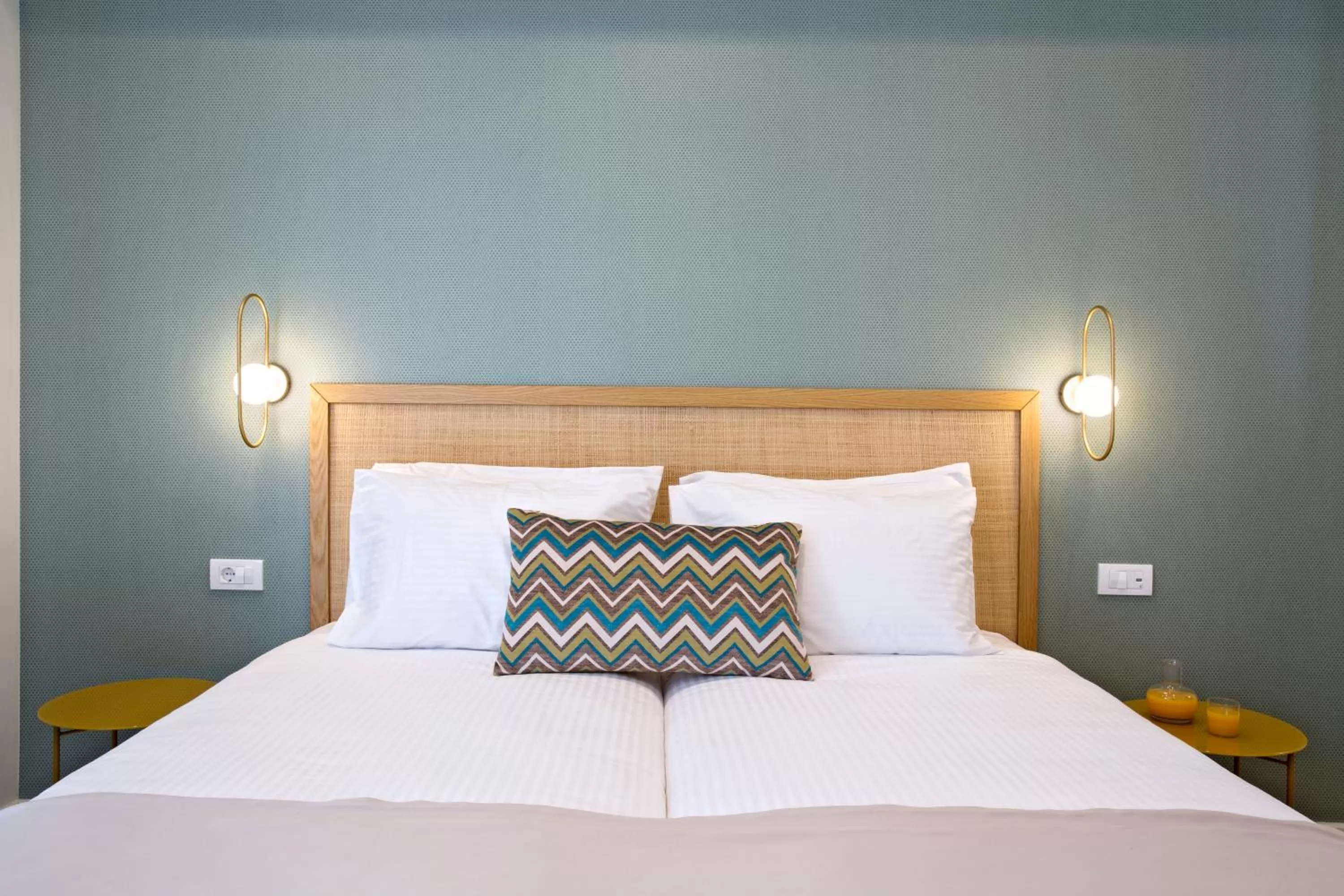 Bed in Hypnos Inn Athens