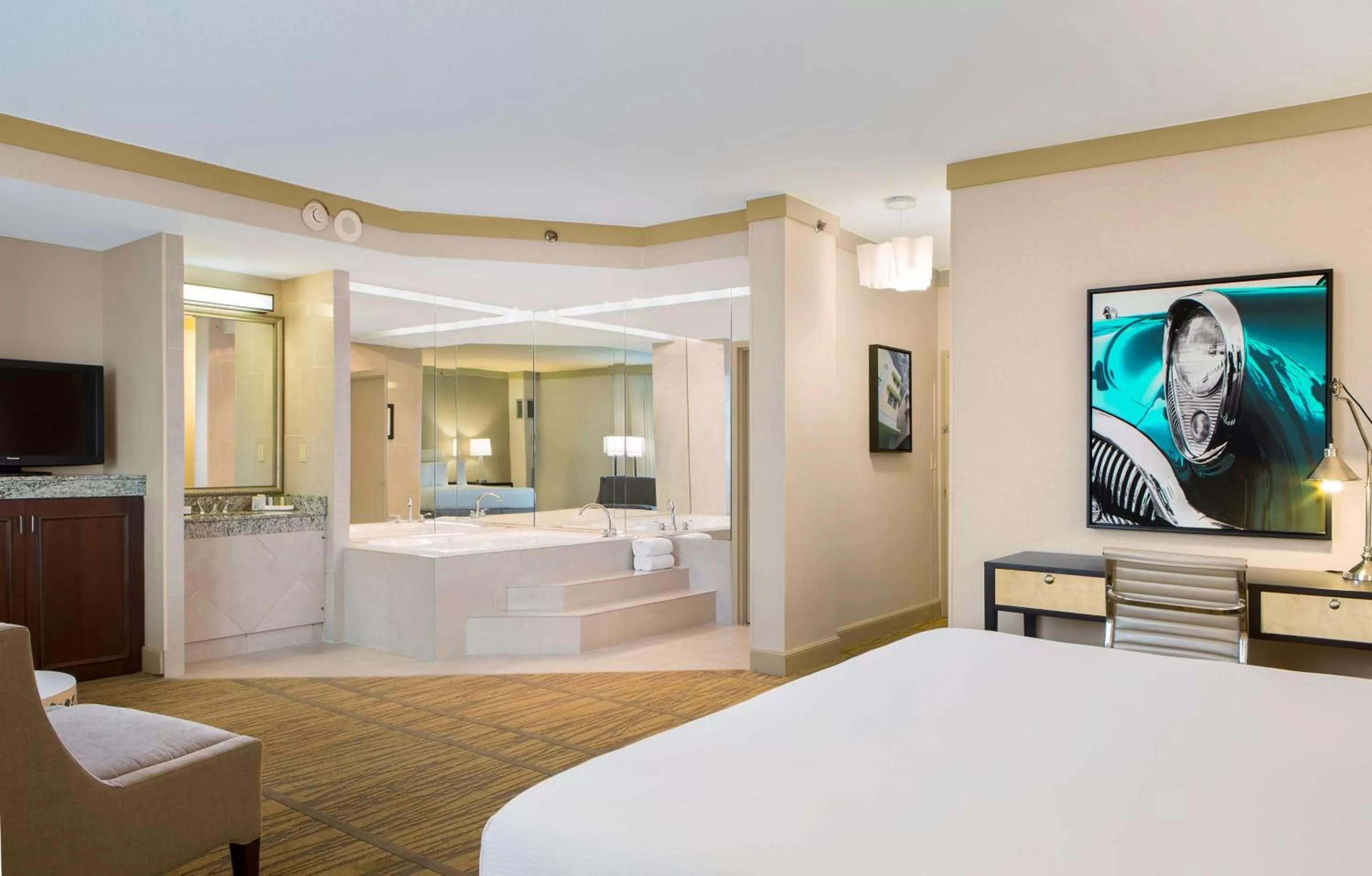 Bed in DoubleTree by Hilton Hotel Miami Airport & Convention Center