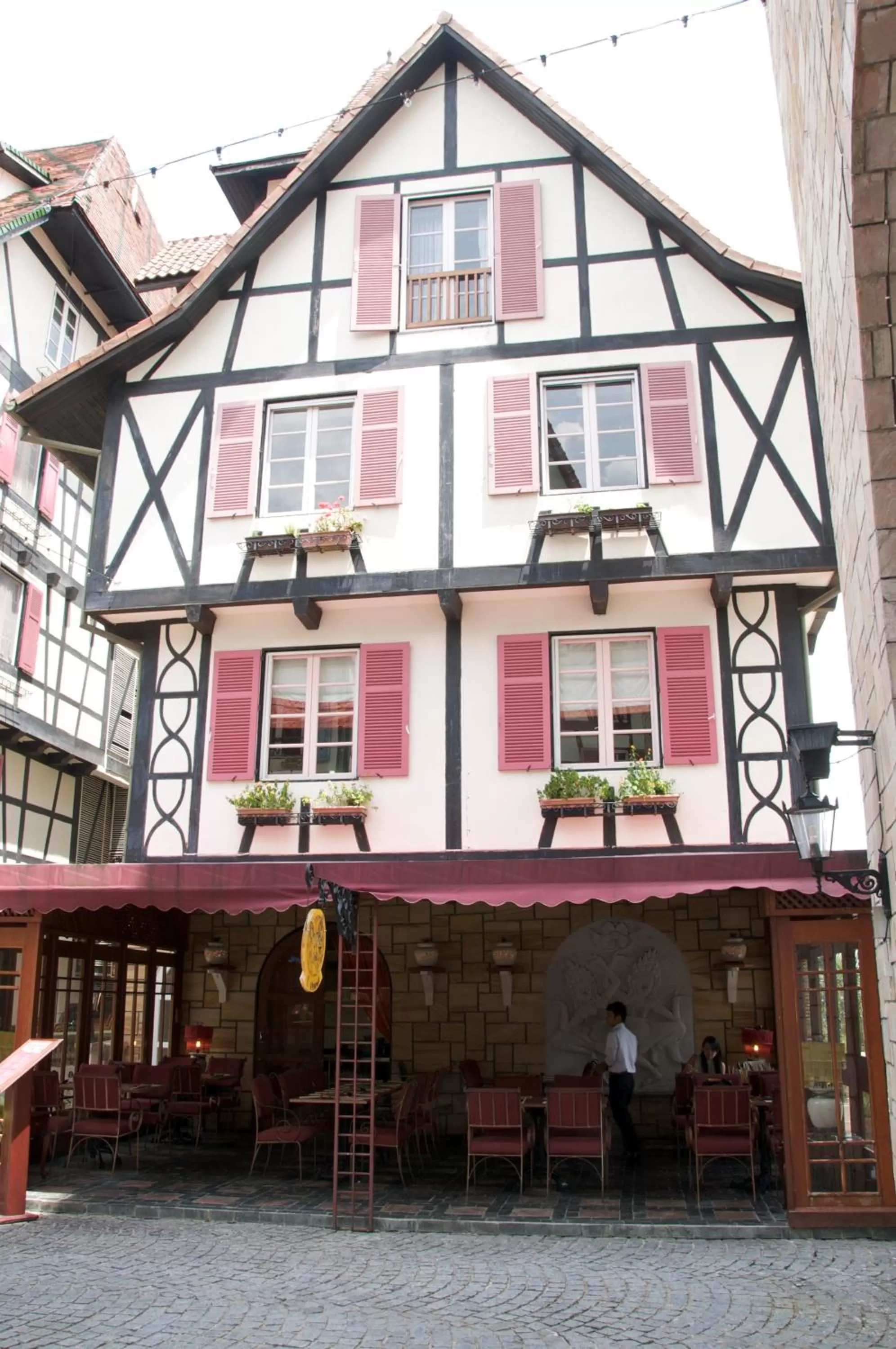Property building in Colmar Tropicale