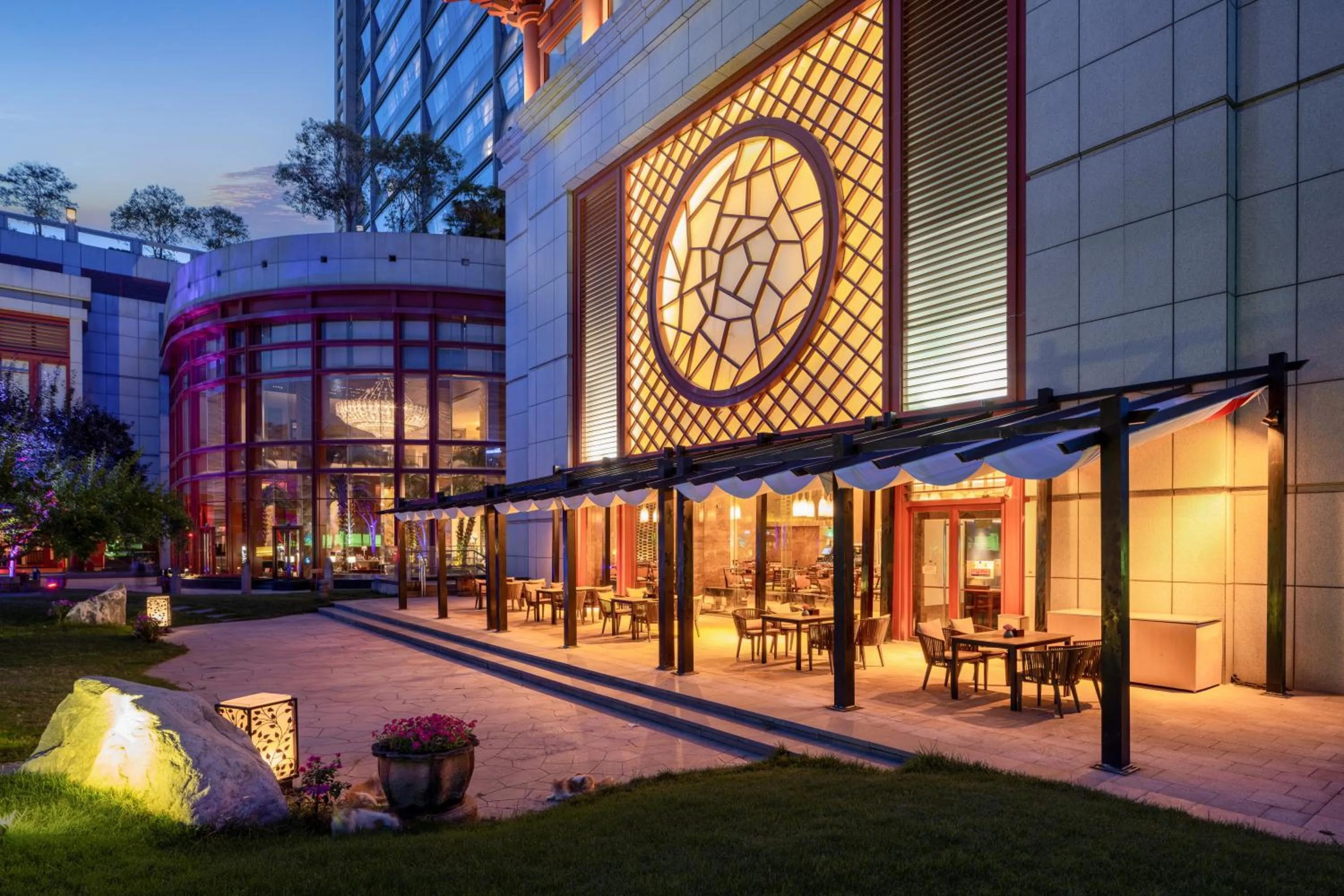 Night in Shangri-La Xian