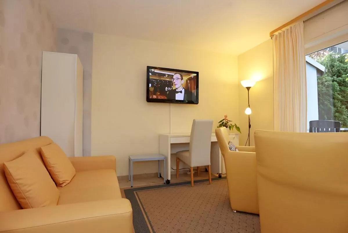 TV and multimedia, Seating Area in Hotel Sonnenhof Garni