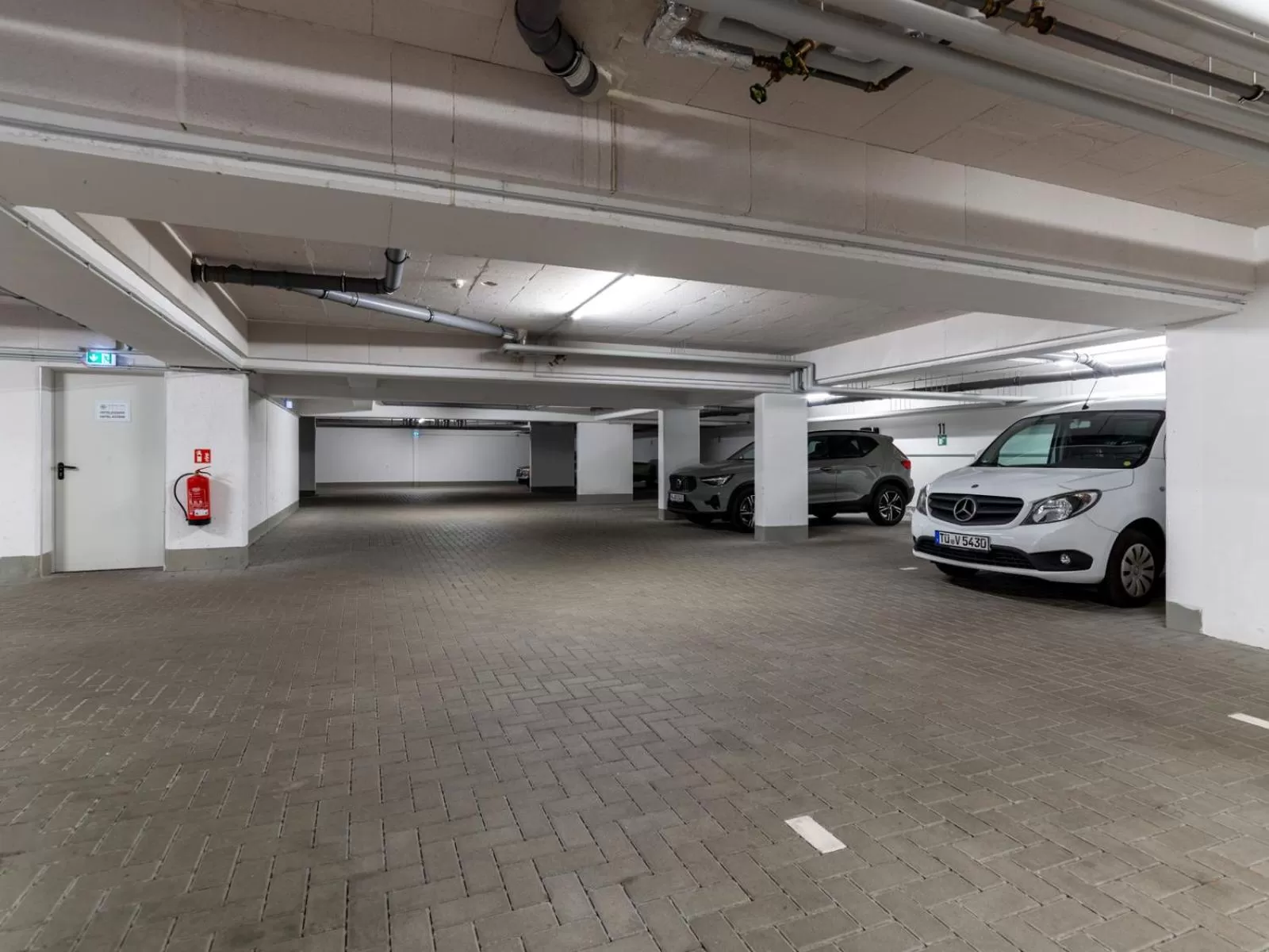 Property building in GLEUEL INN - digital hotel & serviced apartments & boardinghouse mit voll ausgestatteten Küchen