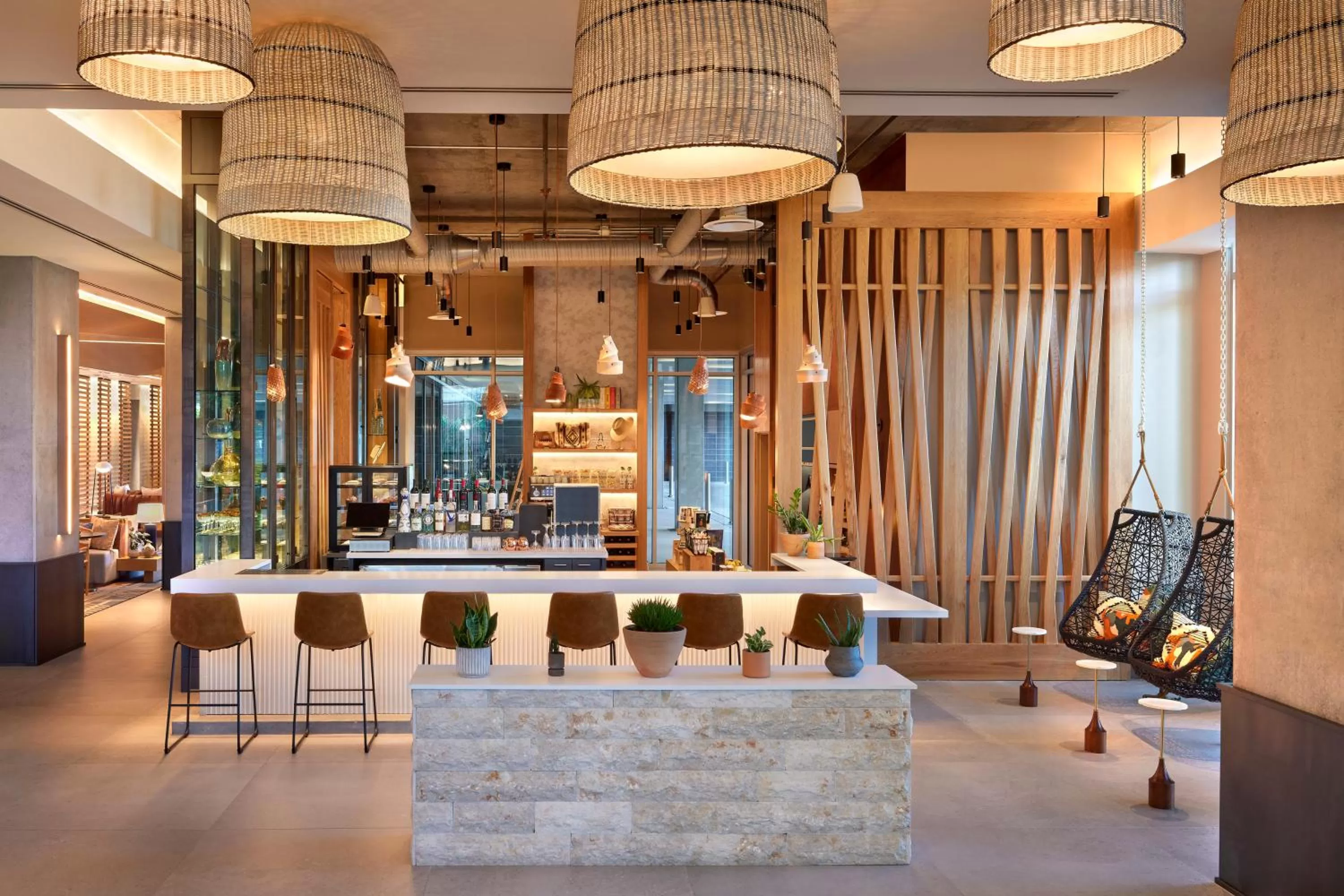 Lounge or bar in Omni Tempe Hotel at ASU