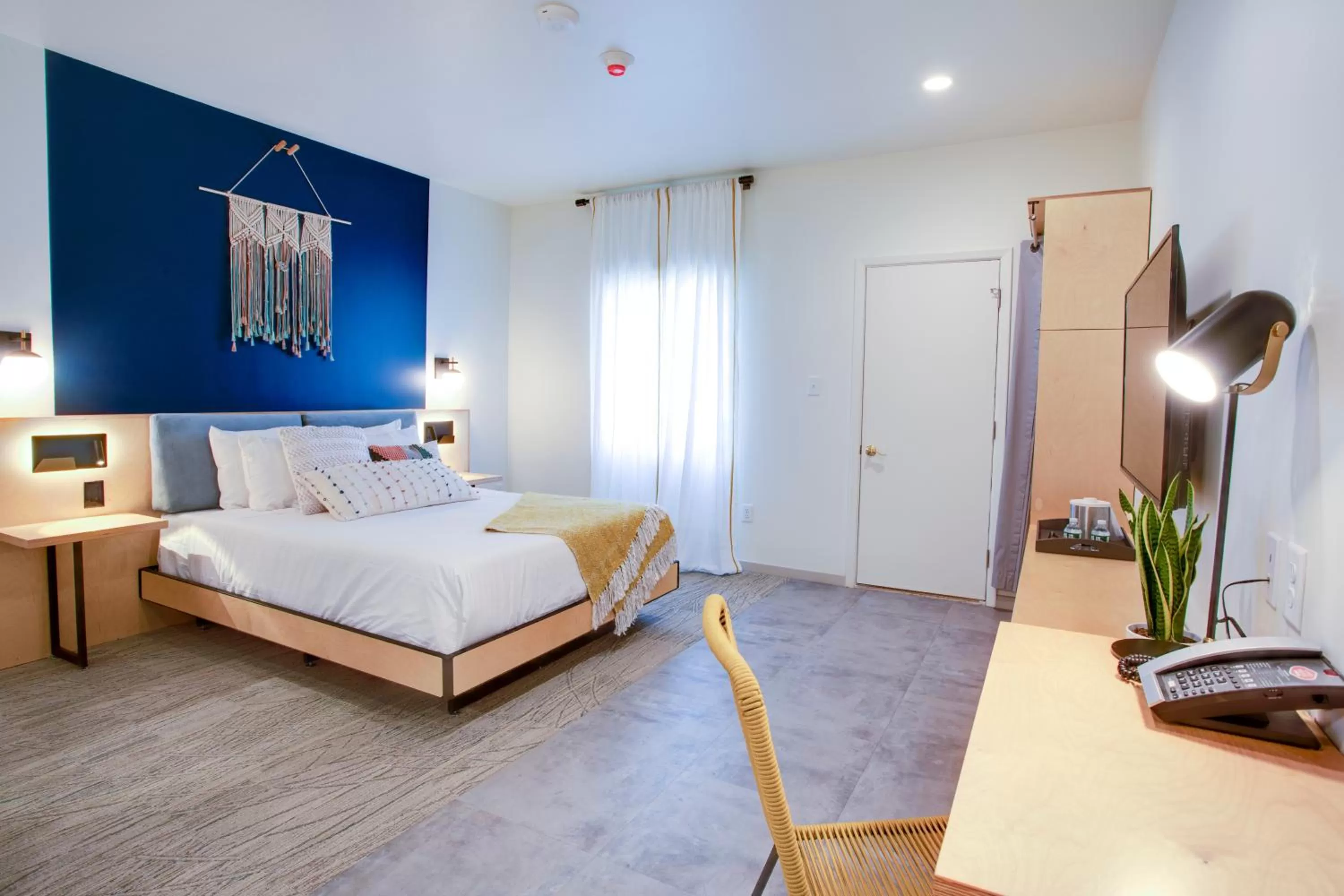 Bed in The Monterey Motel