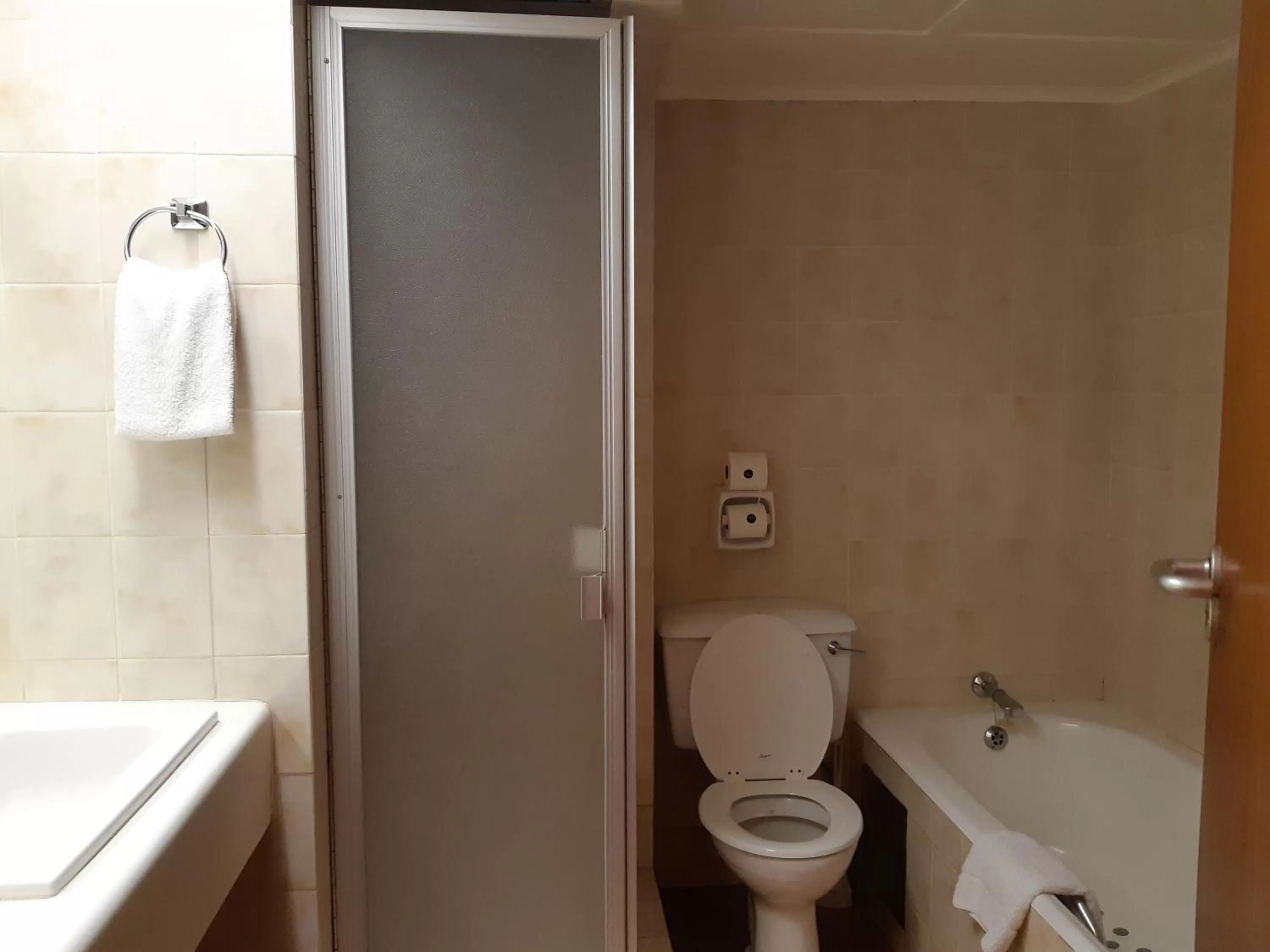 Shower in Safari Hotel & Convention Centre