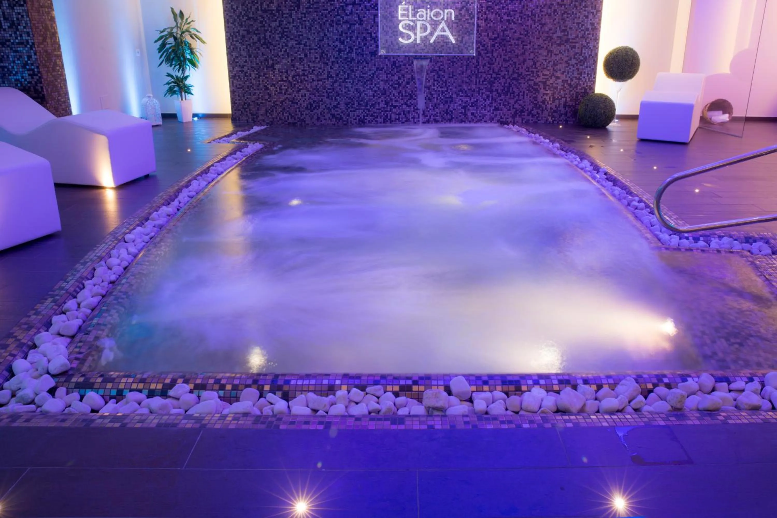 Swimming pool in Hotel Degli Ulivi