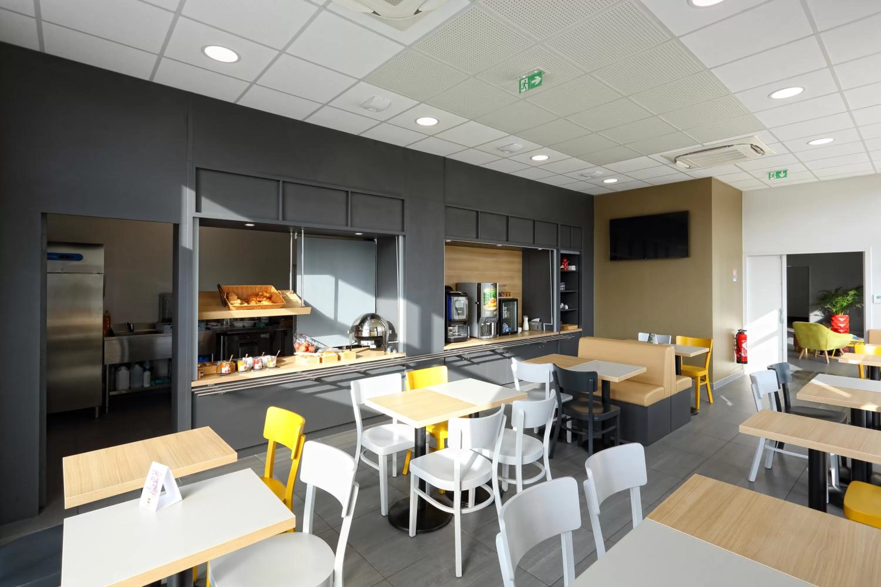 Buffet breakfast in B&B HOTEL Chaumont