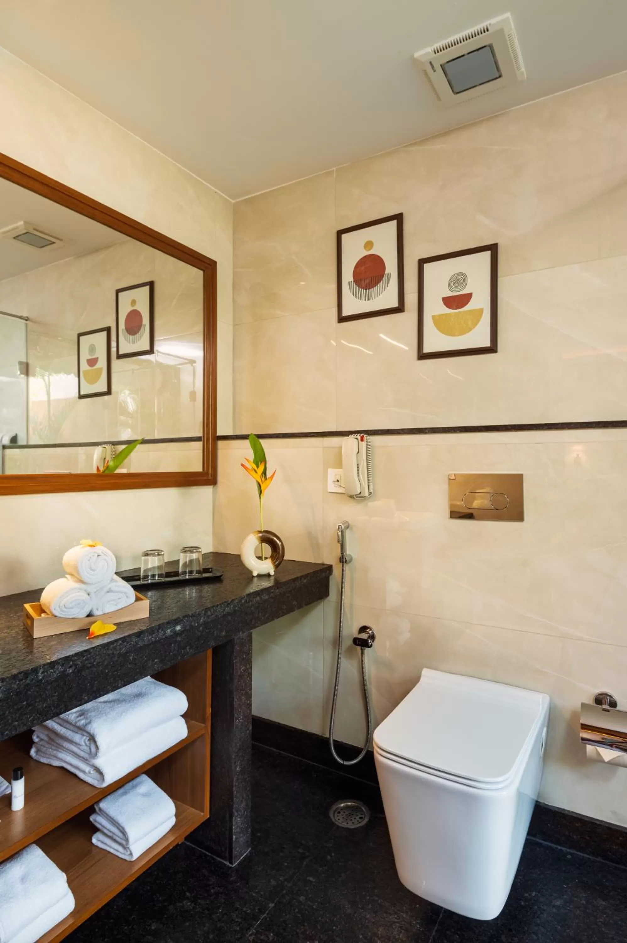 Toilet in Denissons Beach Resort, formerly Gamyam Retreat