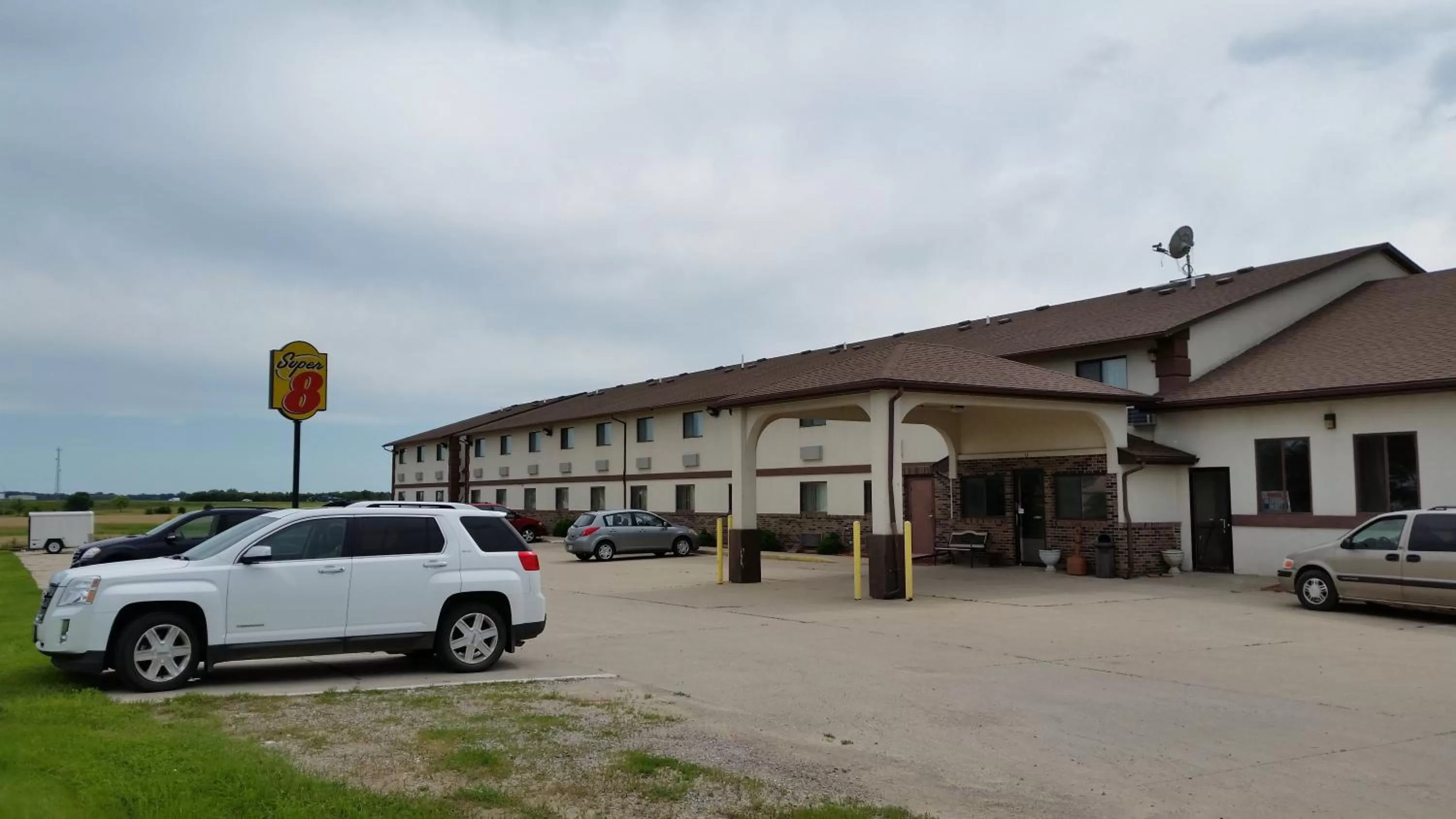 Facade/entrance in Super 8 by Wyndham Grinnell IA