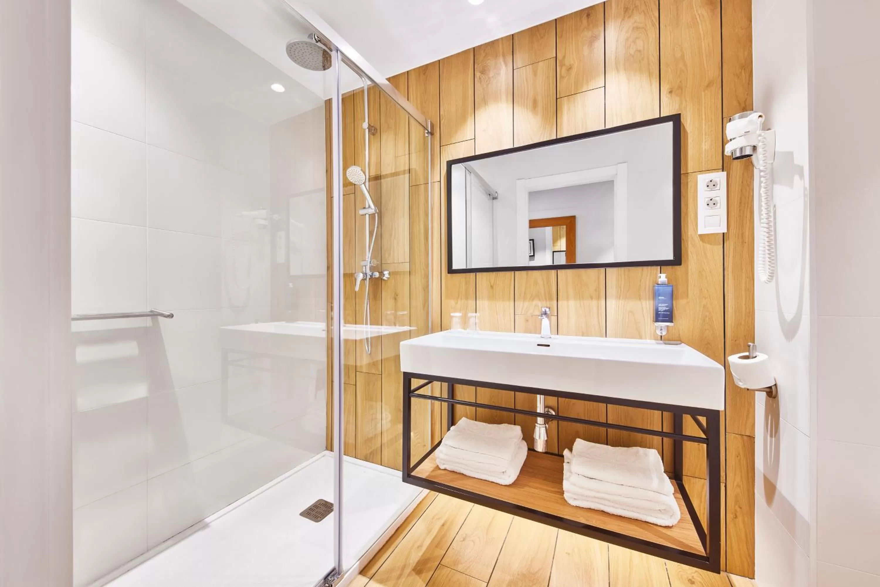 Bathroom in Barcelona Century Hotel