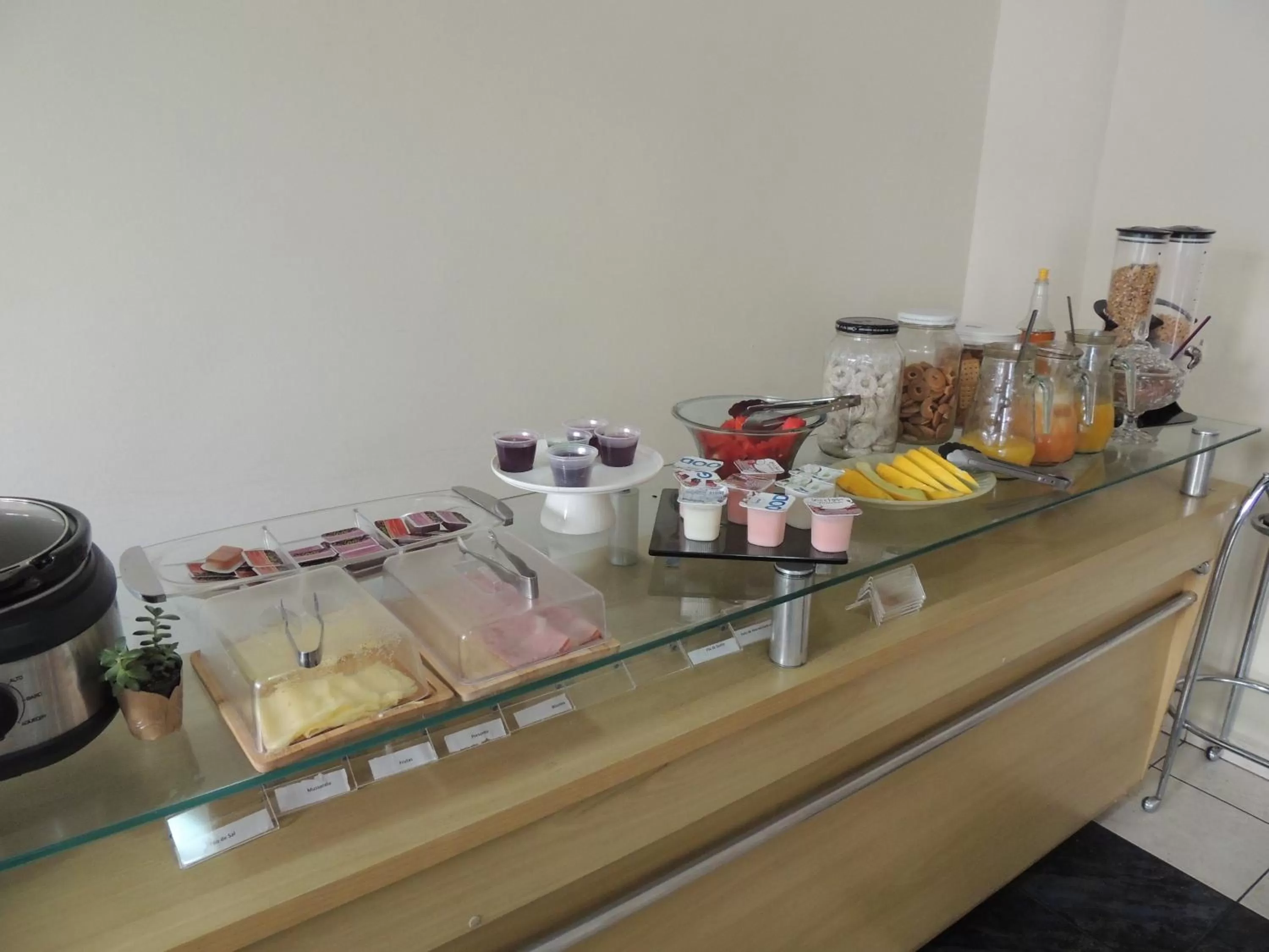 Breakfast in Hotel Cruz Divinópolis - By UP Hotel