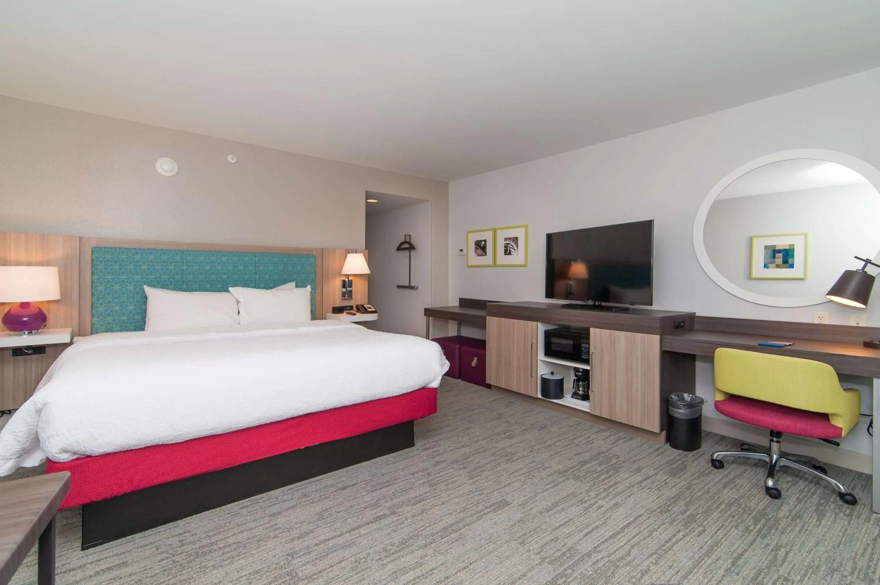 Bedroom, Bed in Hampton Inn Norwich