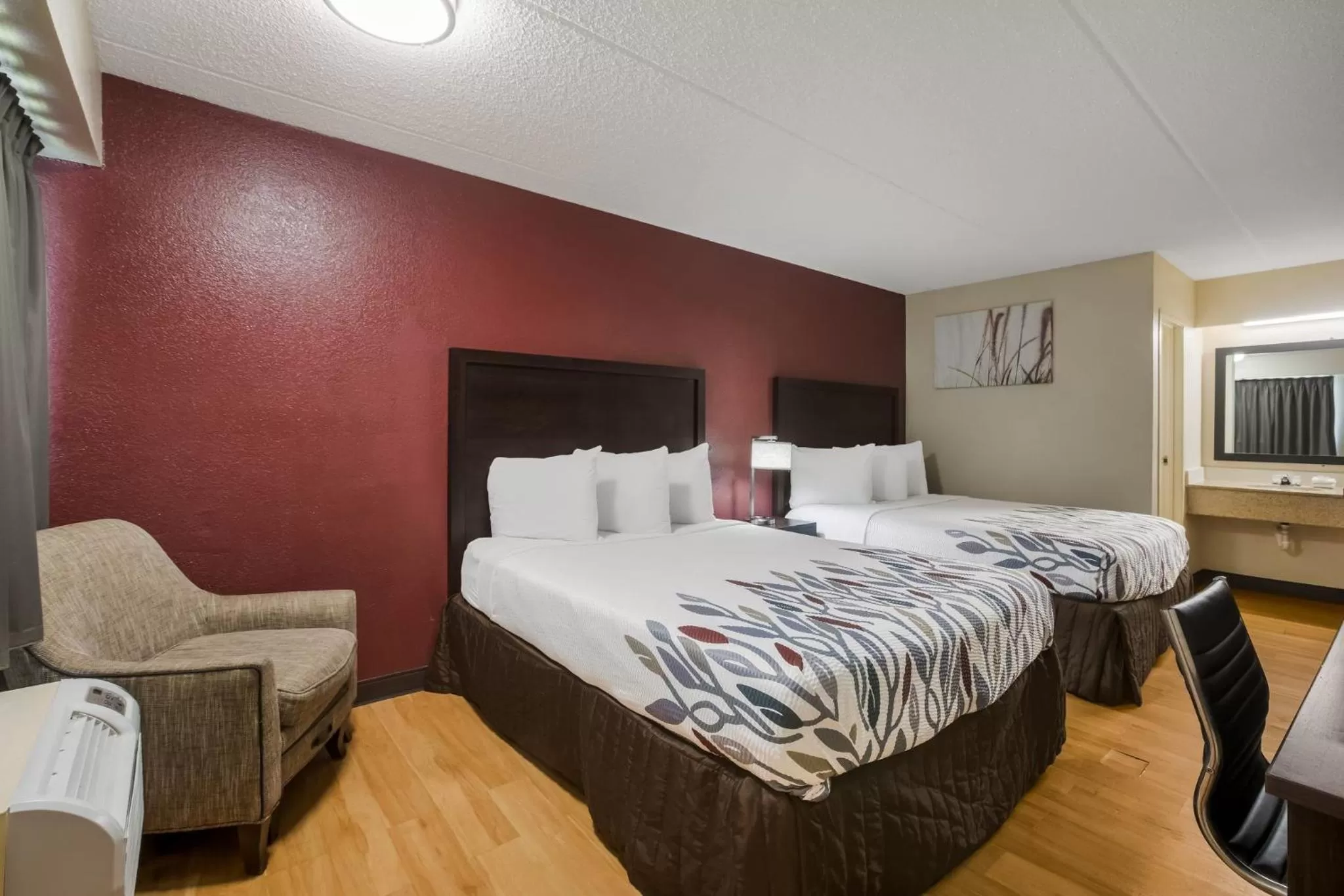 Photo of the whole room, Bed in Red Roof Inn Atlanta South - Morrow