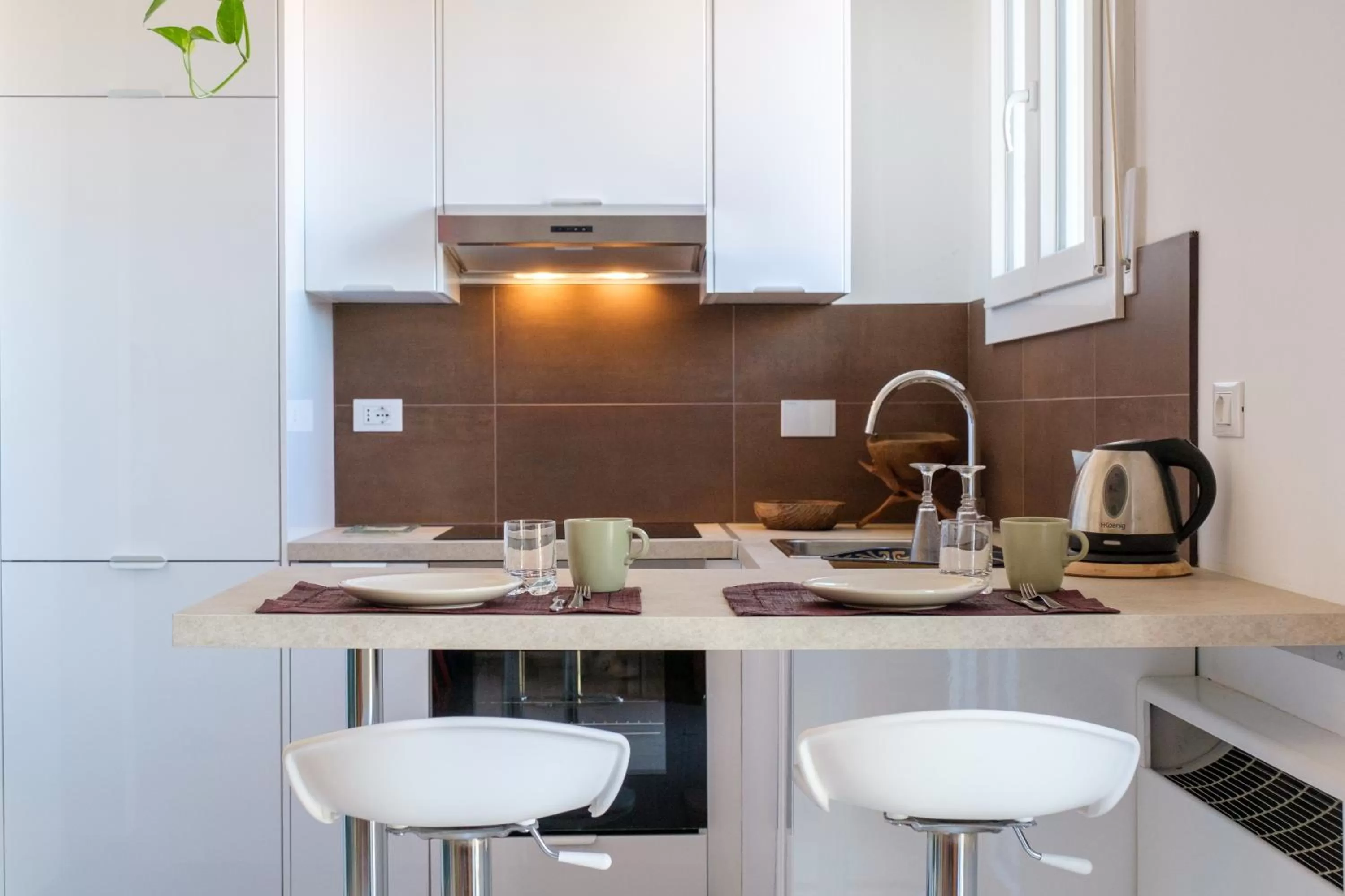 Coffee/tea facilities, Kitchen/Kitchenette in Fabula Rooms 3 Suites with private bathroom