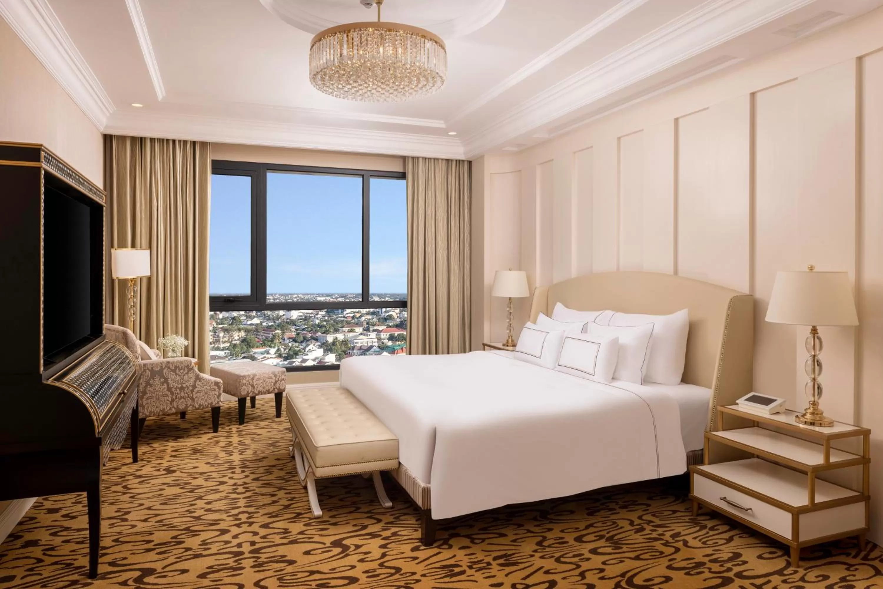 Bed in Meliá Vinpearl Phu Ly