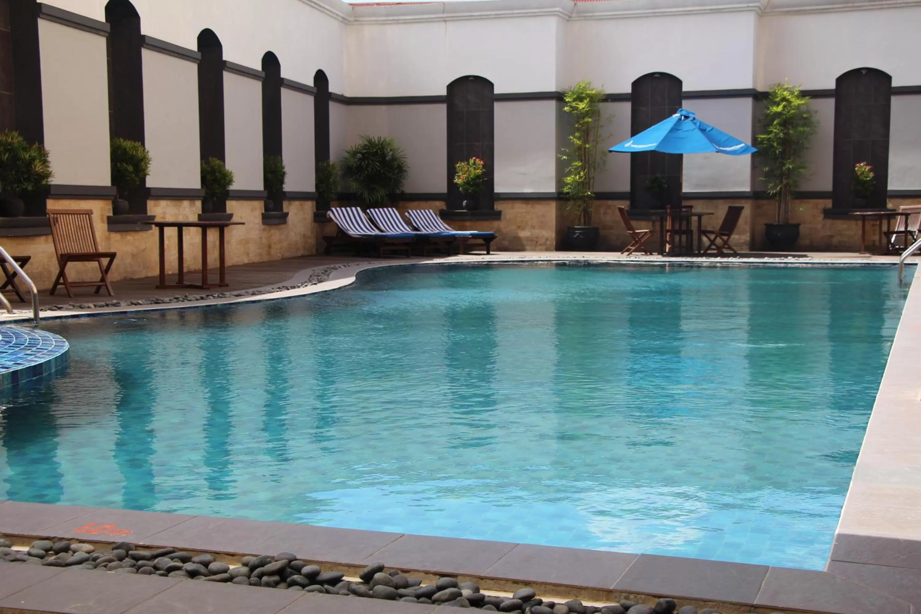 Swimming pool in Swiss-Belhotel Borneo Samarinda