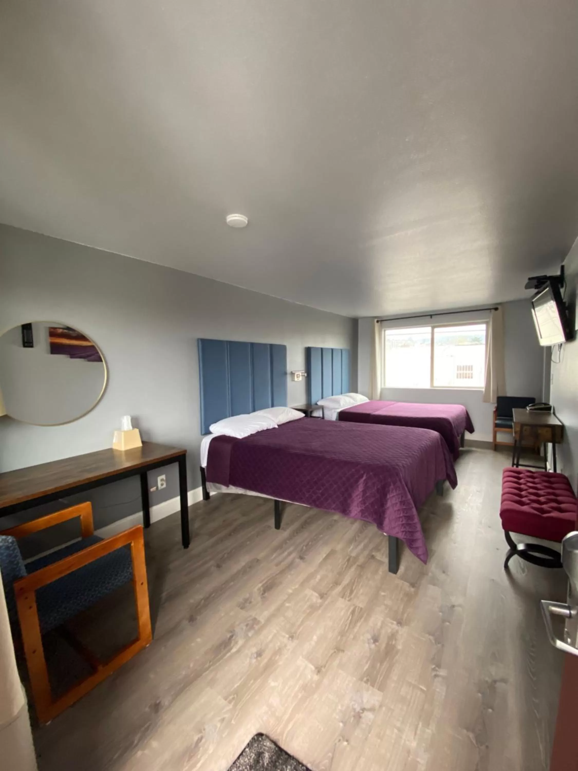 Bed in Aircrest Motel