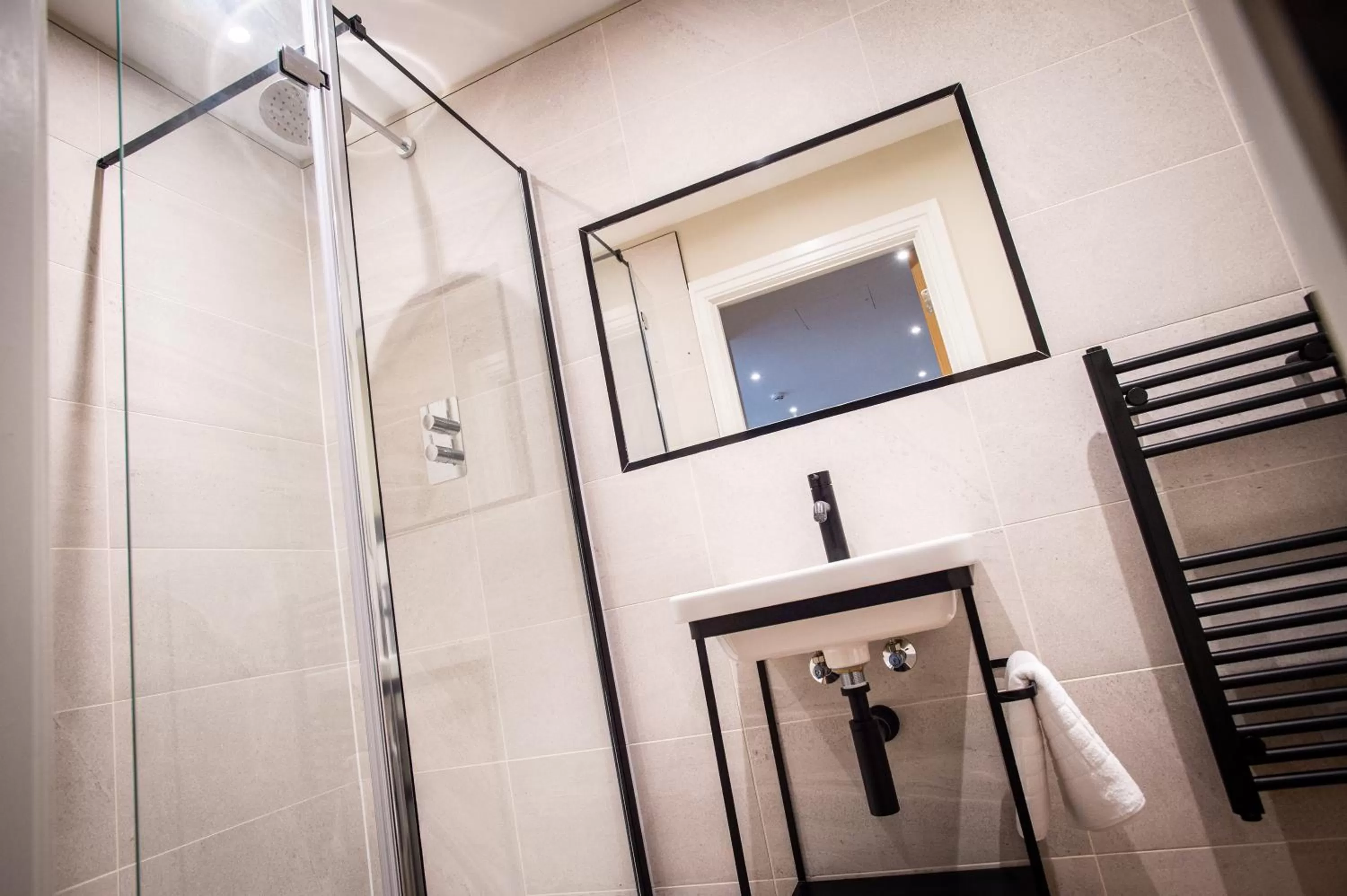 Shower in The Gresham Aparthotel