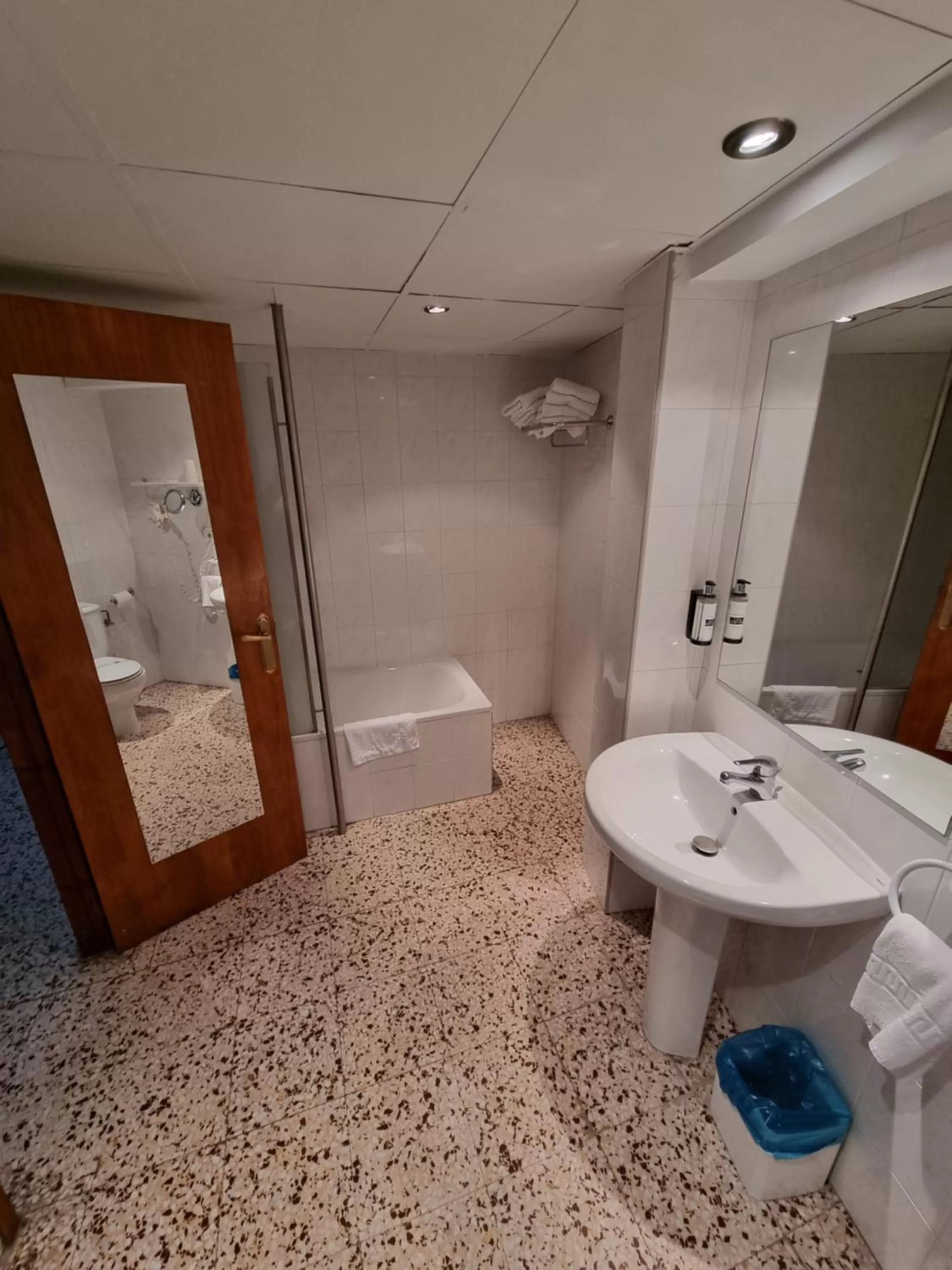 Shower in Hotel Cims Pas de La Casa