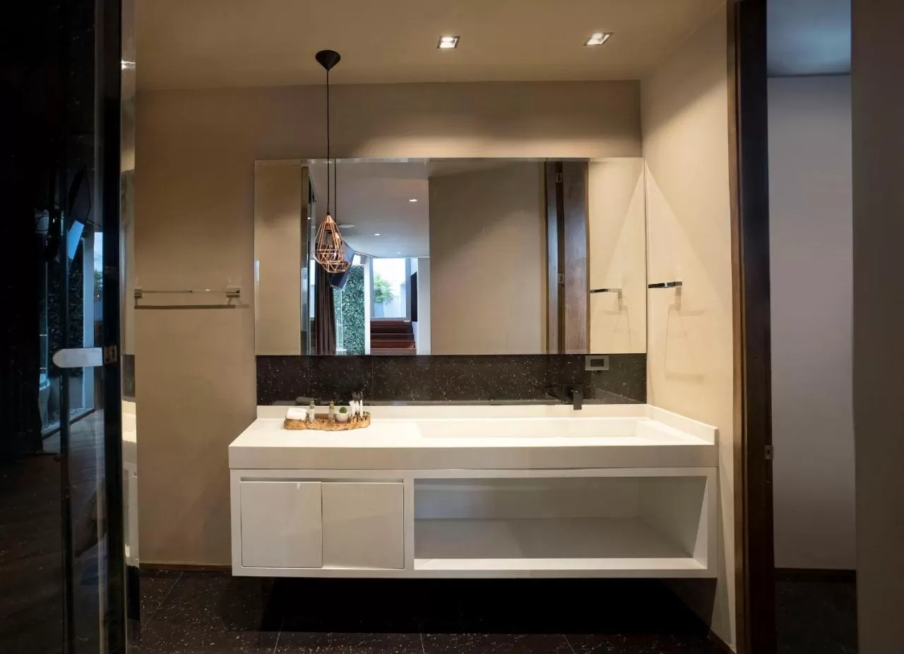 Bathroom in Albura Hotel