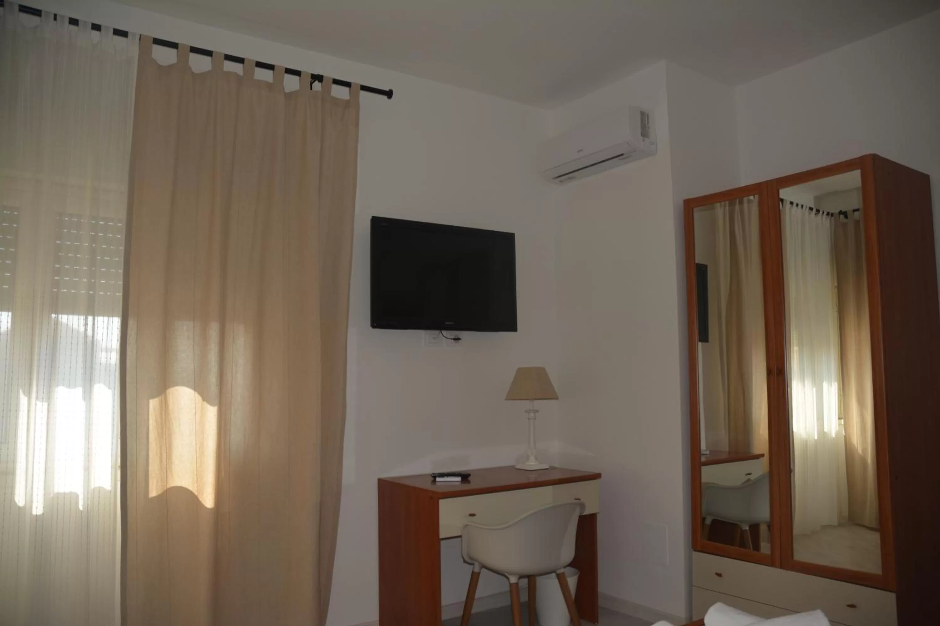 Photo of the whole room in ART B&B