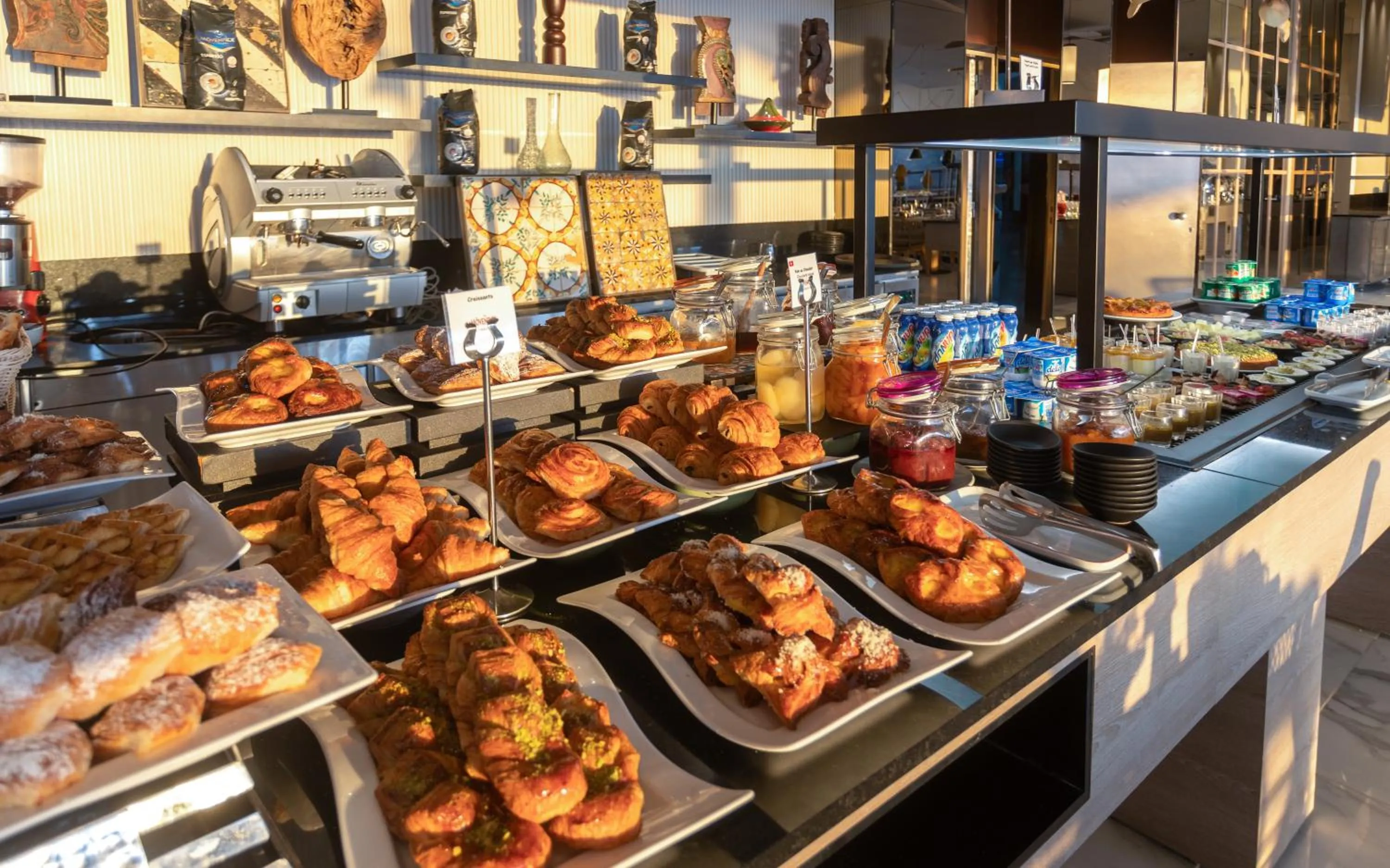 Food and drinks in Mövenpick Hotel Gammarth Tunis