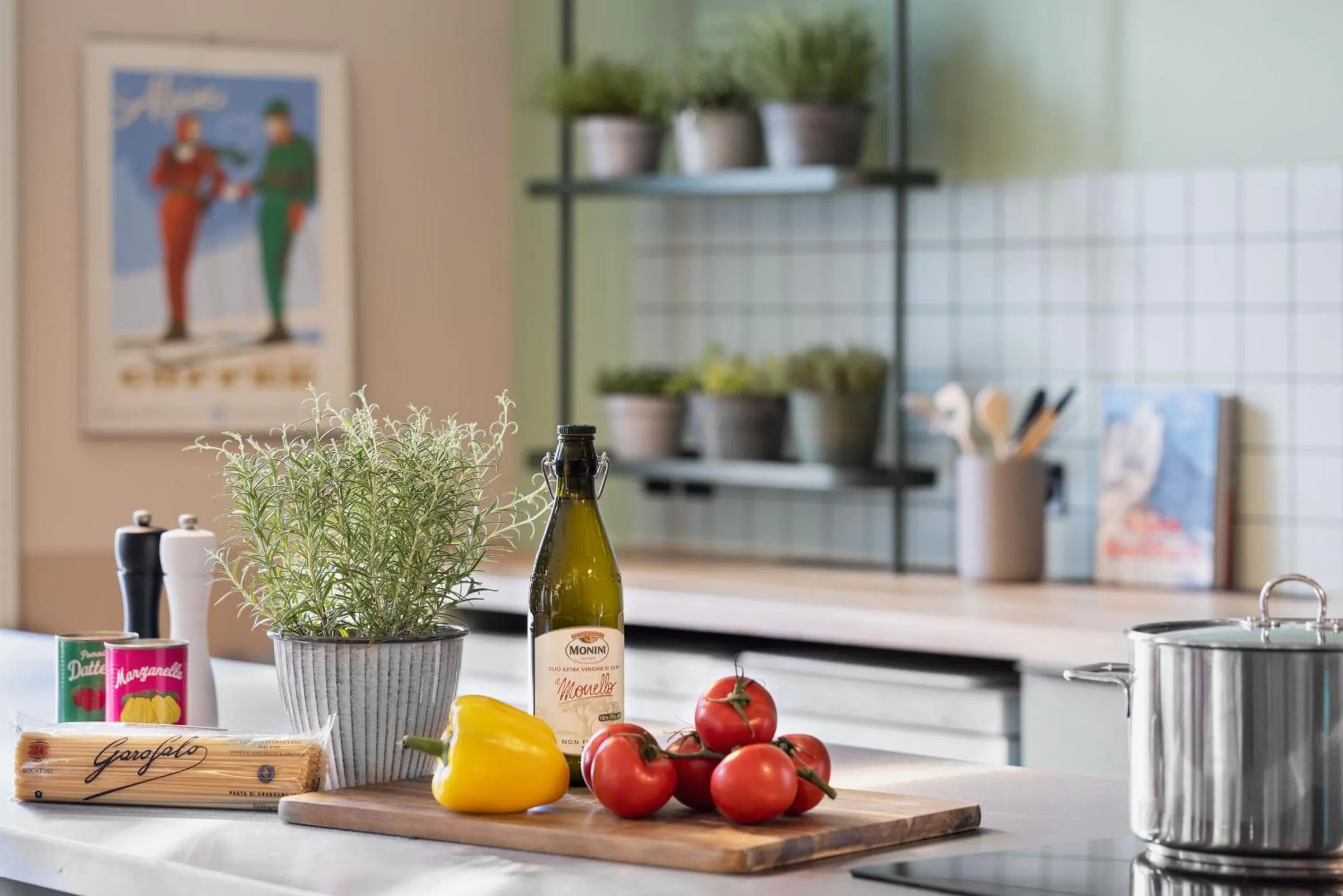 Communal kitchen in Stay KooooK Bern City - Online Check In