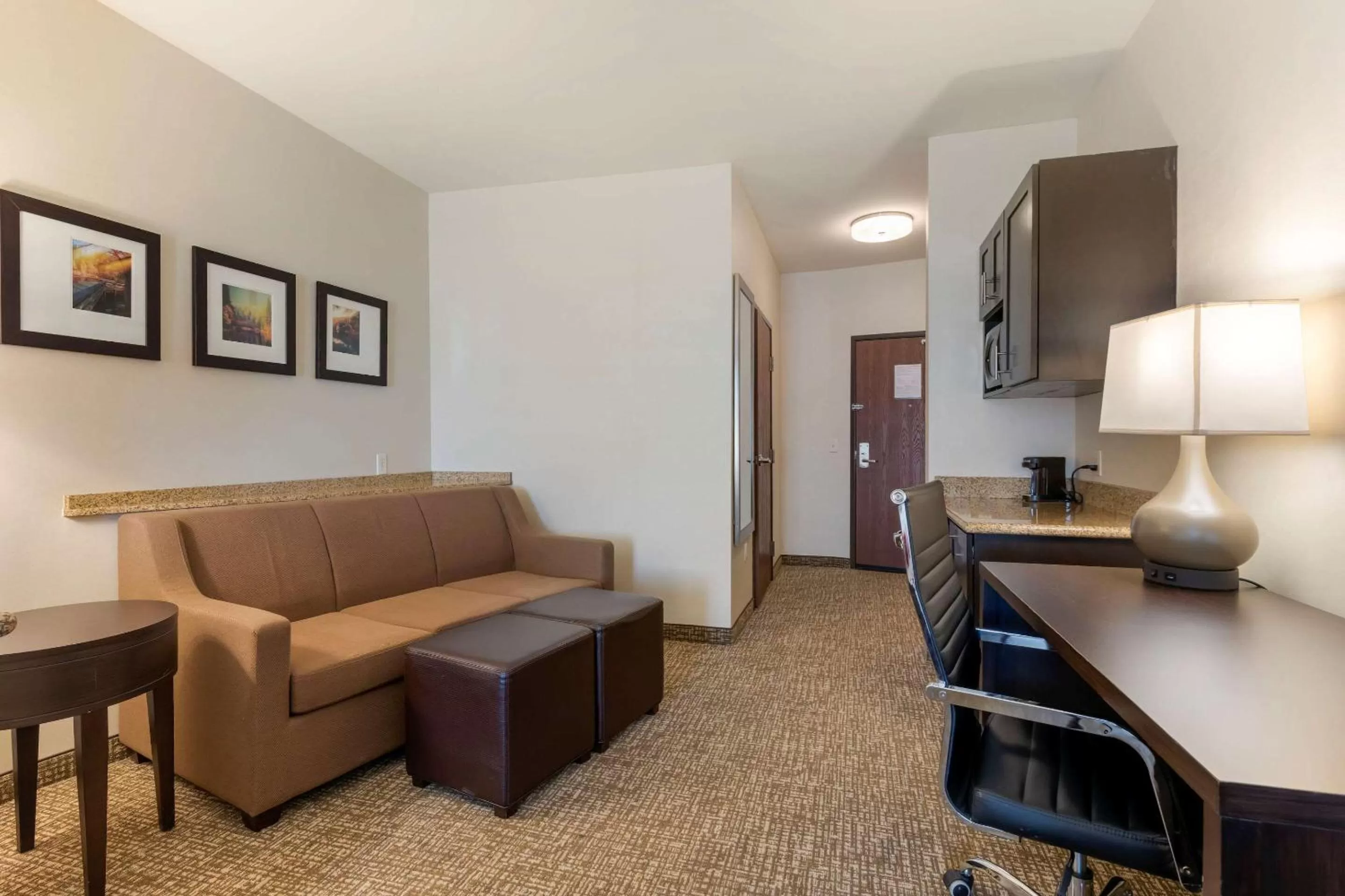 Bedroom in Comfort Suites Ontario Airport Convention Center