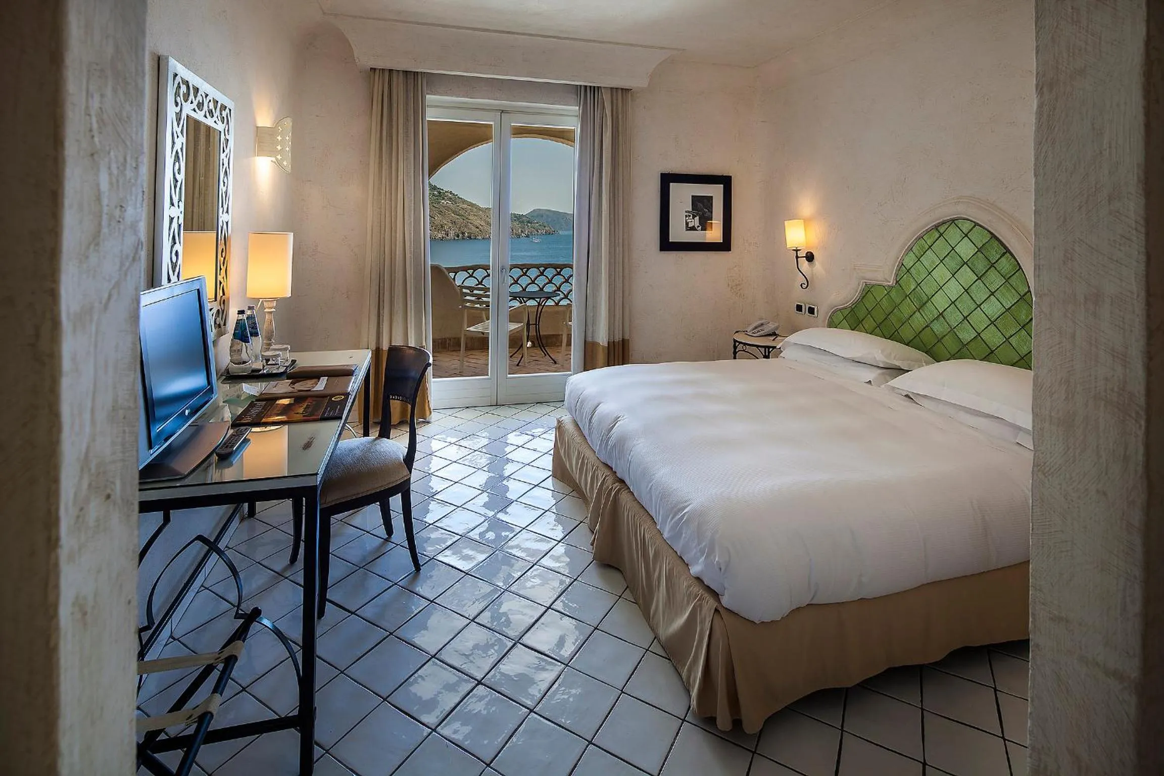 Photo of the whole room, Bed in Therasia Resort Sea and SPA - The Leading Hotels of the World