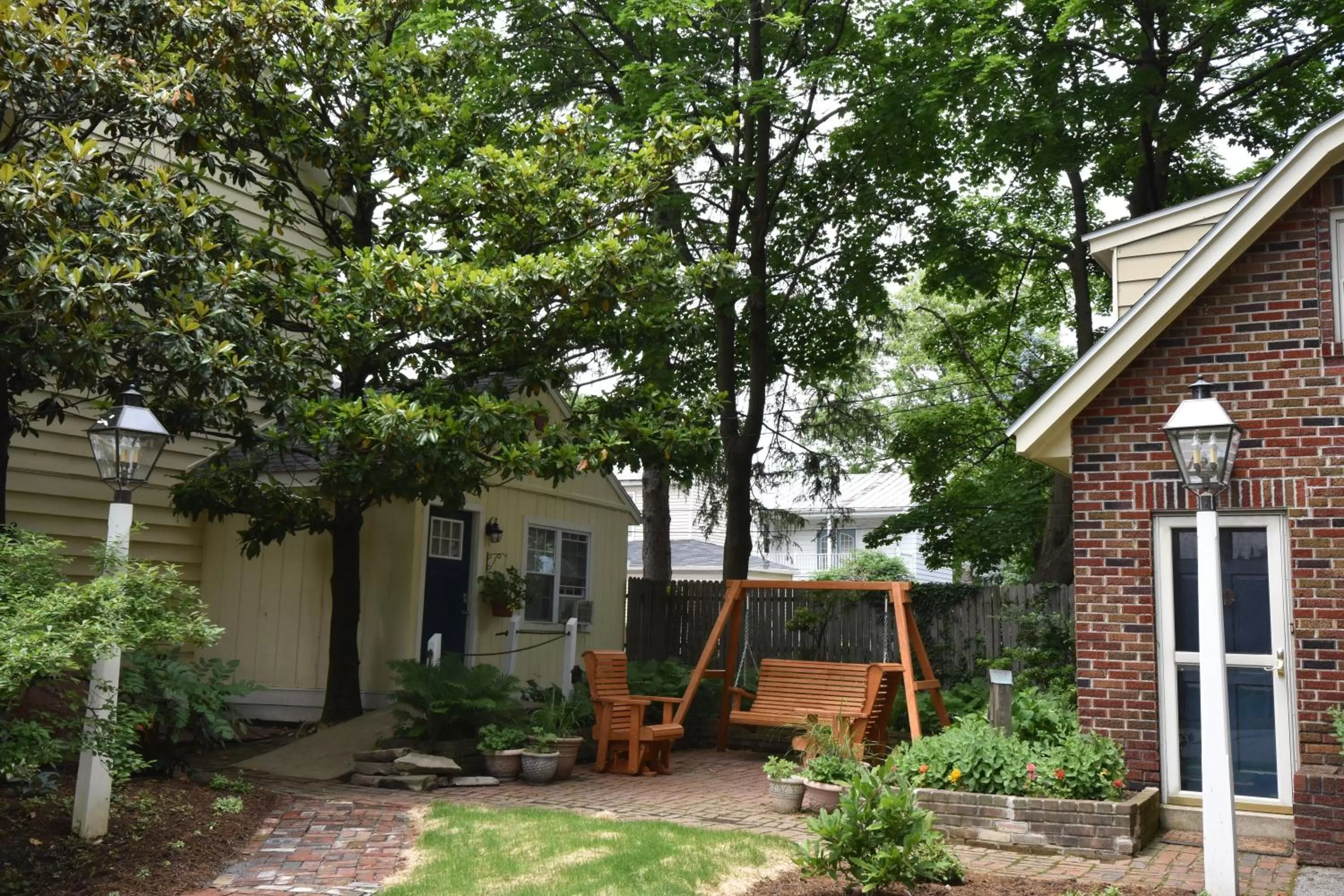 Property Building in Apple Bin Inn