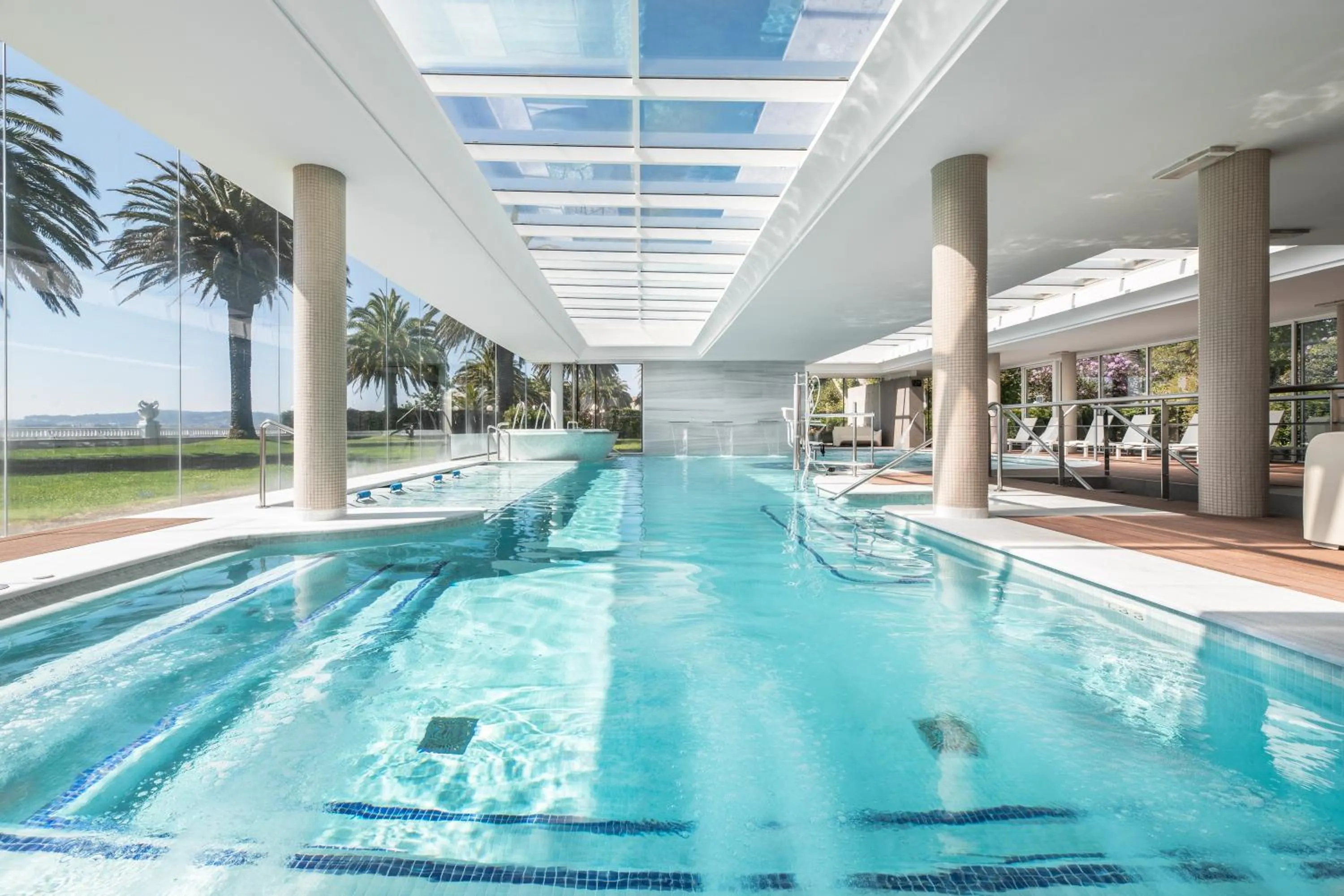 Swimming pool in Eurostars Gran Hotel La Toja
