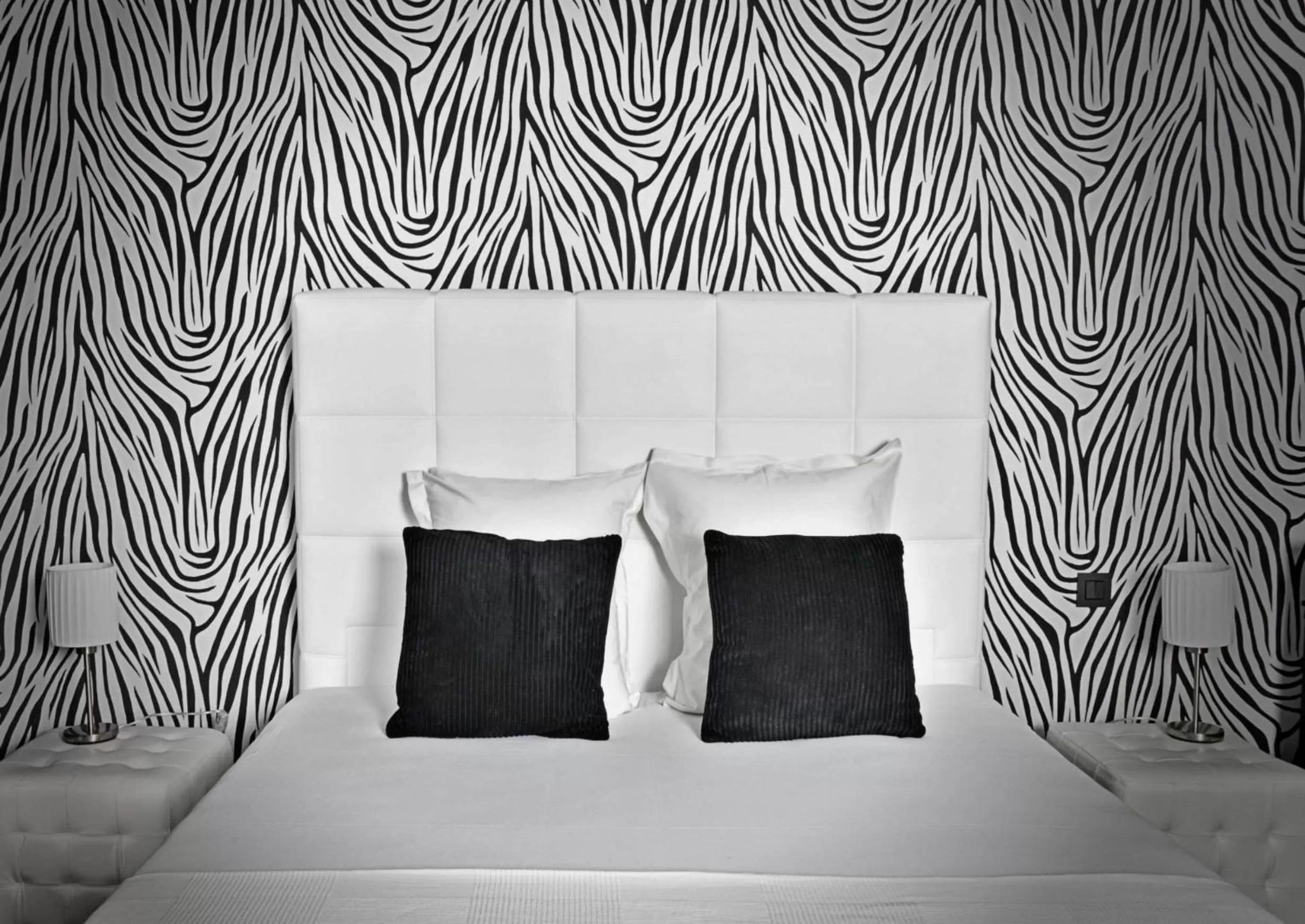 Photo of the whole room, Bed in V E R O N E - Rooms & Suites - Liège - Rocourt