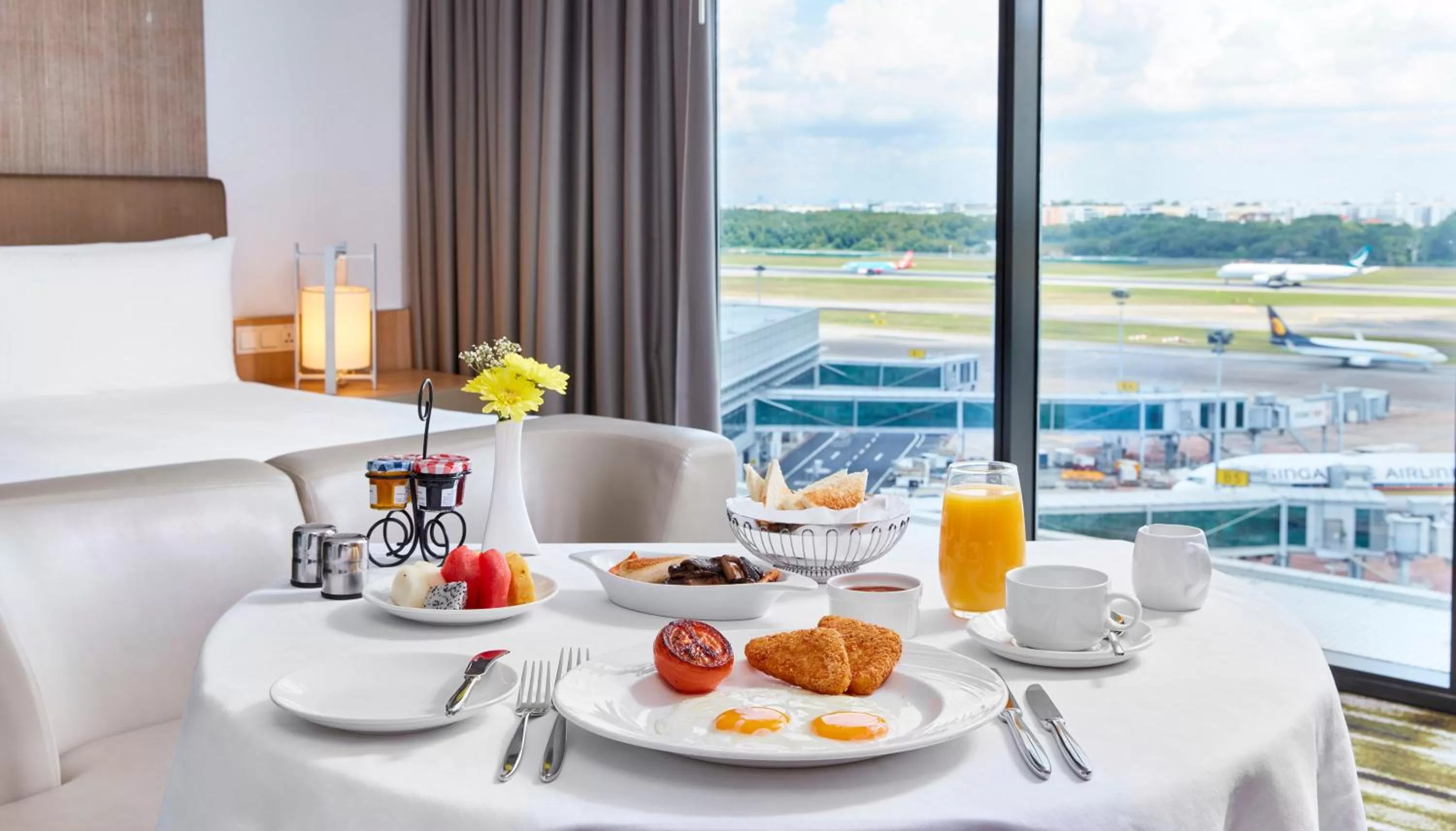 Photo of the whole room in Crowne Plaza Changi Airport by IHG