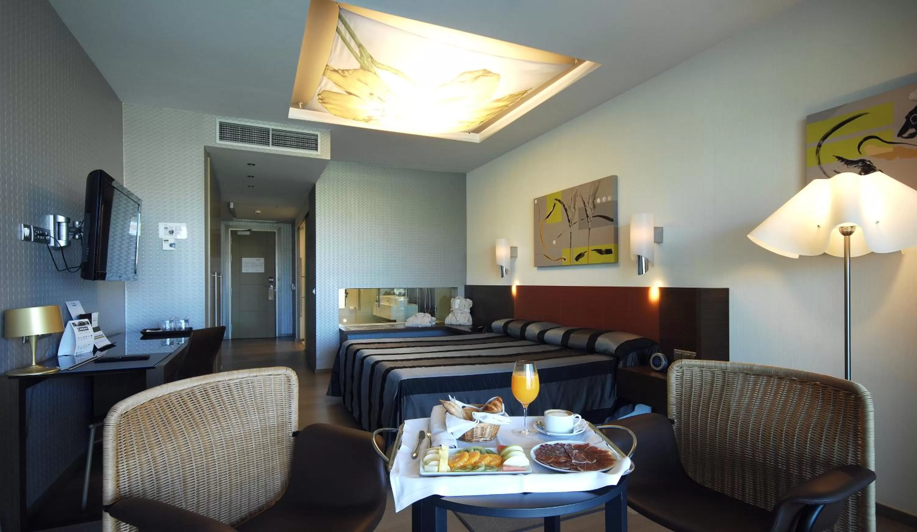 Photo of the whole room in Sercotel El Encin Golf