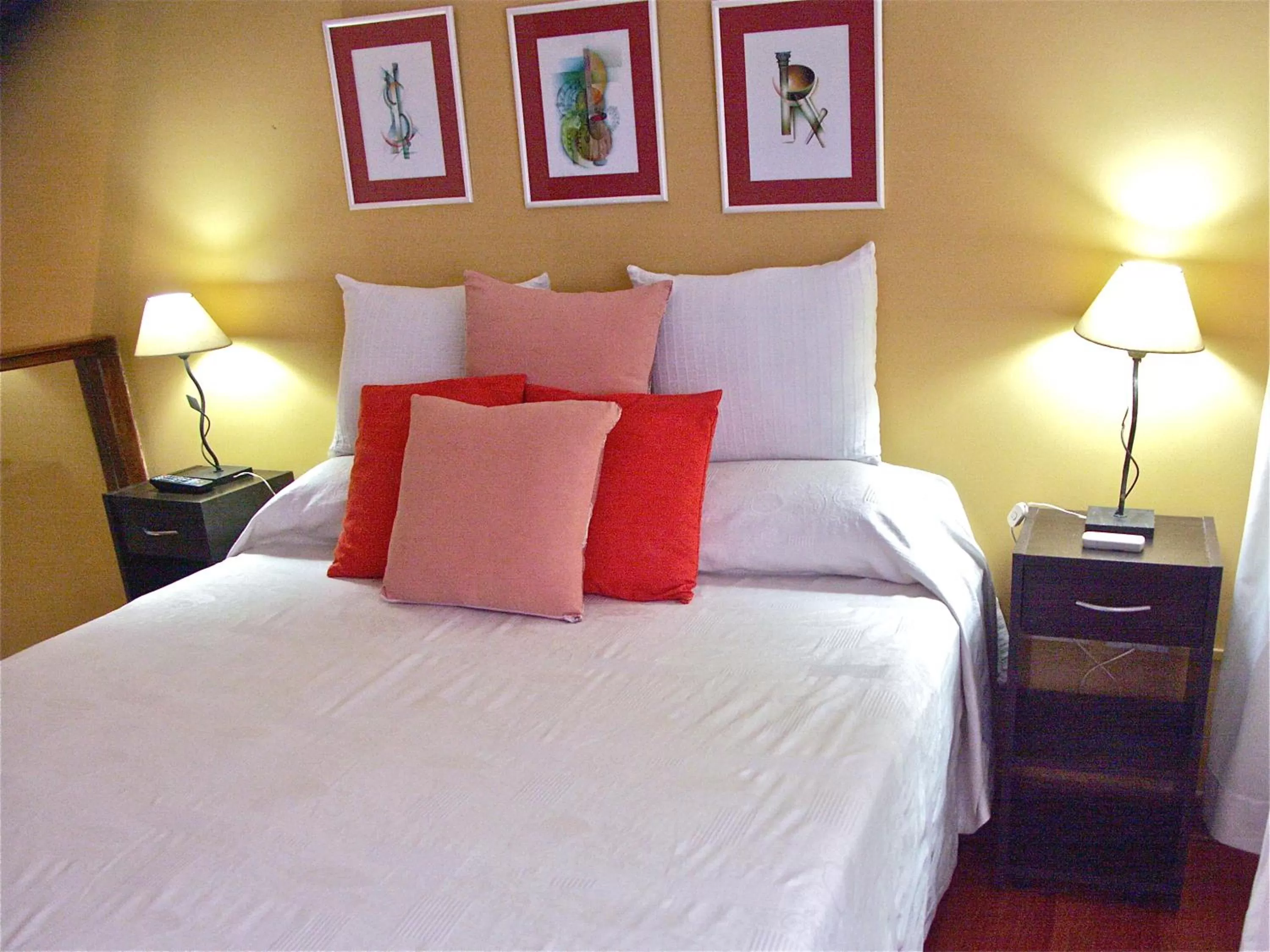 Decorative detail, Bed in Loft Argentino Apart Buenos Aires