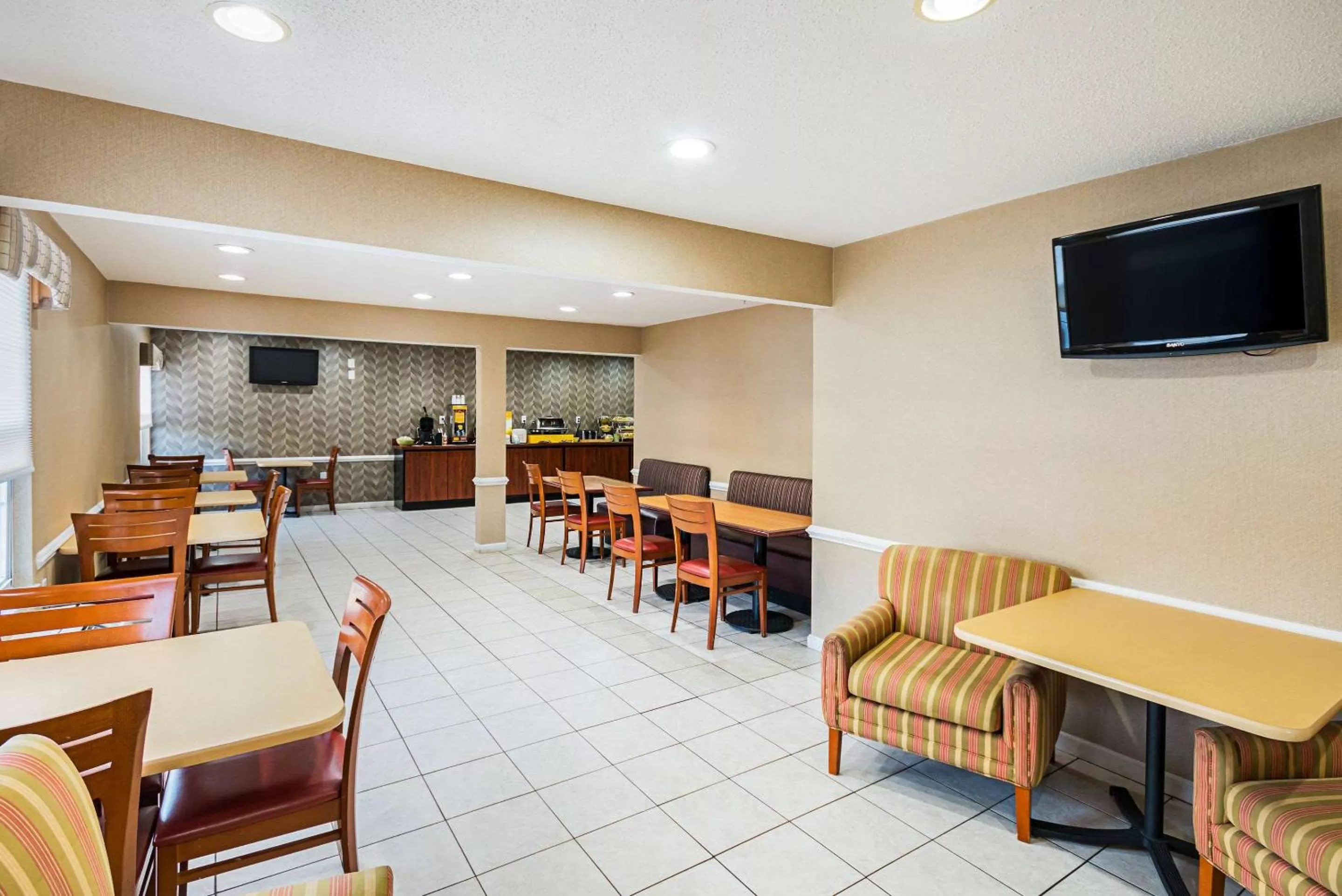 Restaurant/places to eat in Quality Inn Fairmont