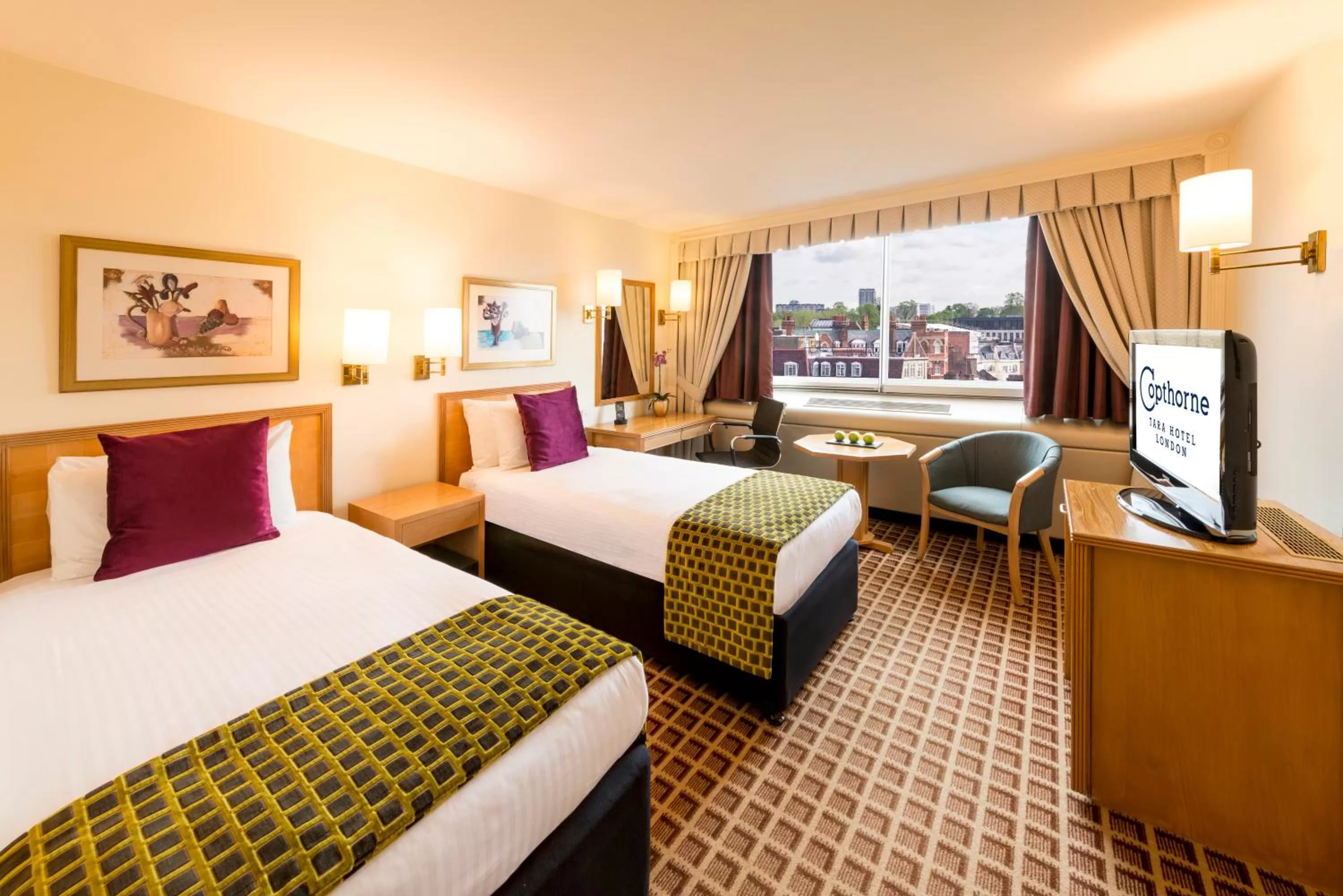 Bedroom, Bed in Copthorne Tara Hotel London Kensington
