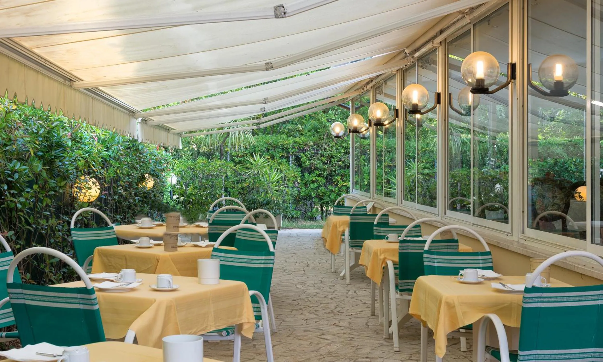 Restaurant/places to eat in Hotel Verdemare