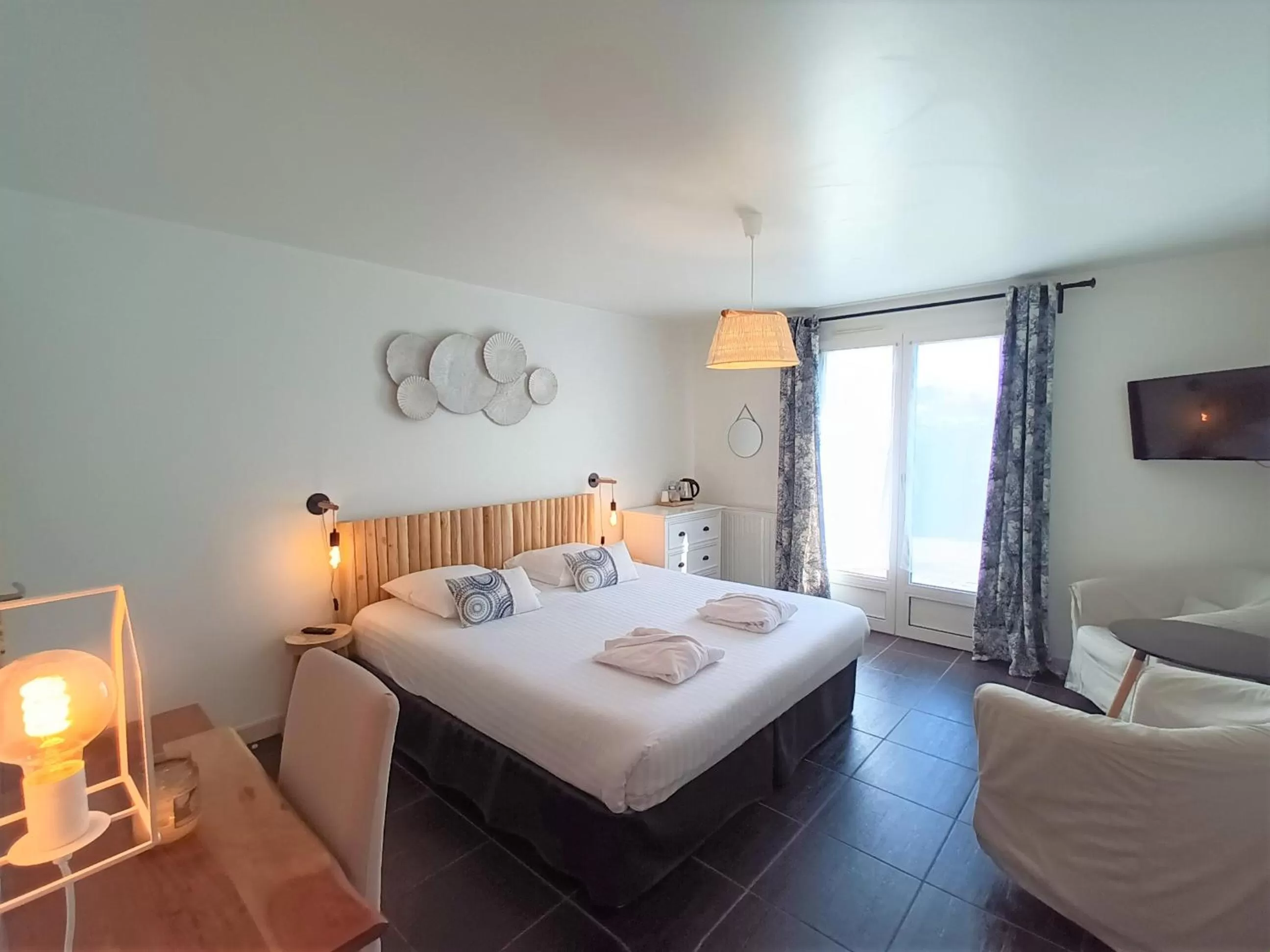 Photo of the whole room, Bed in Hôtel Ancre Marine & Spa Thalgo ***