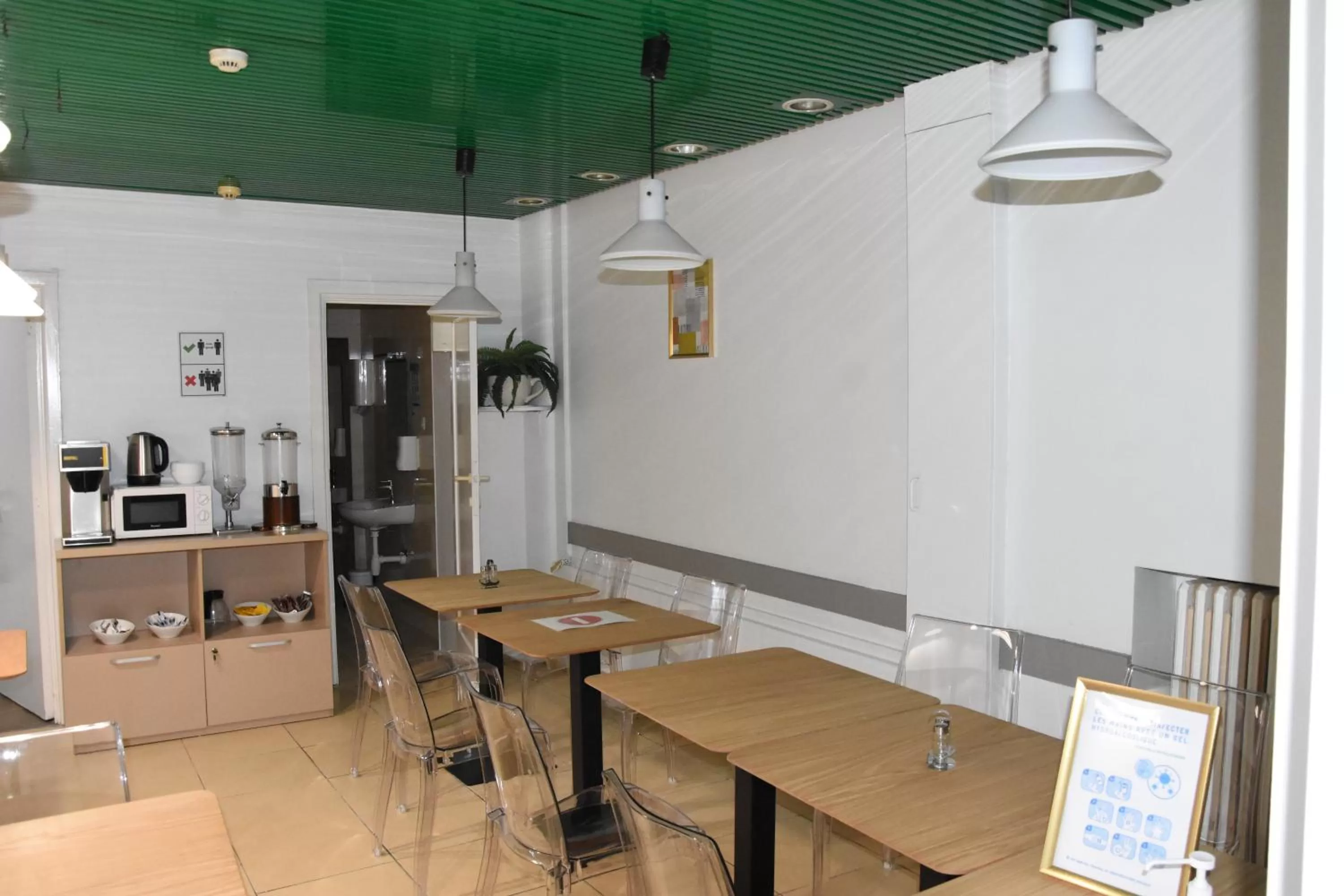 Restaurant/places to eat in Sun Hotel