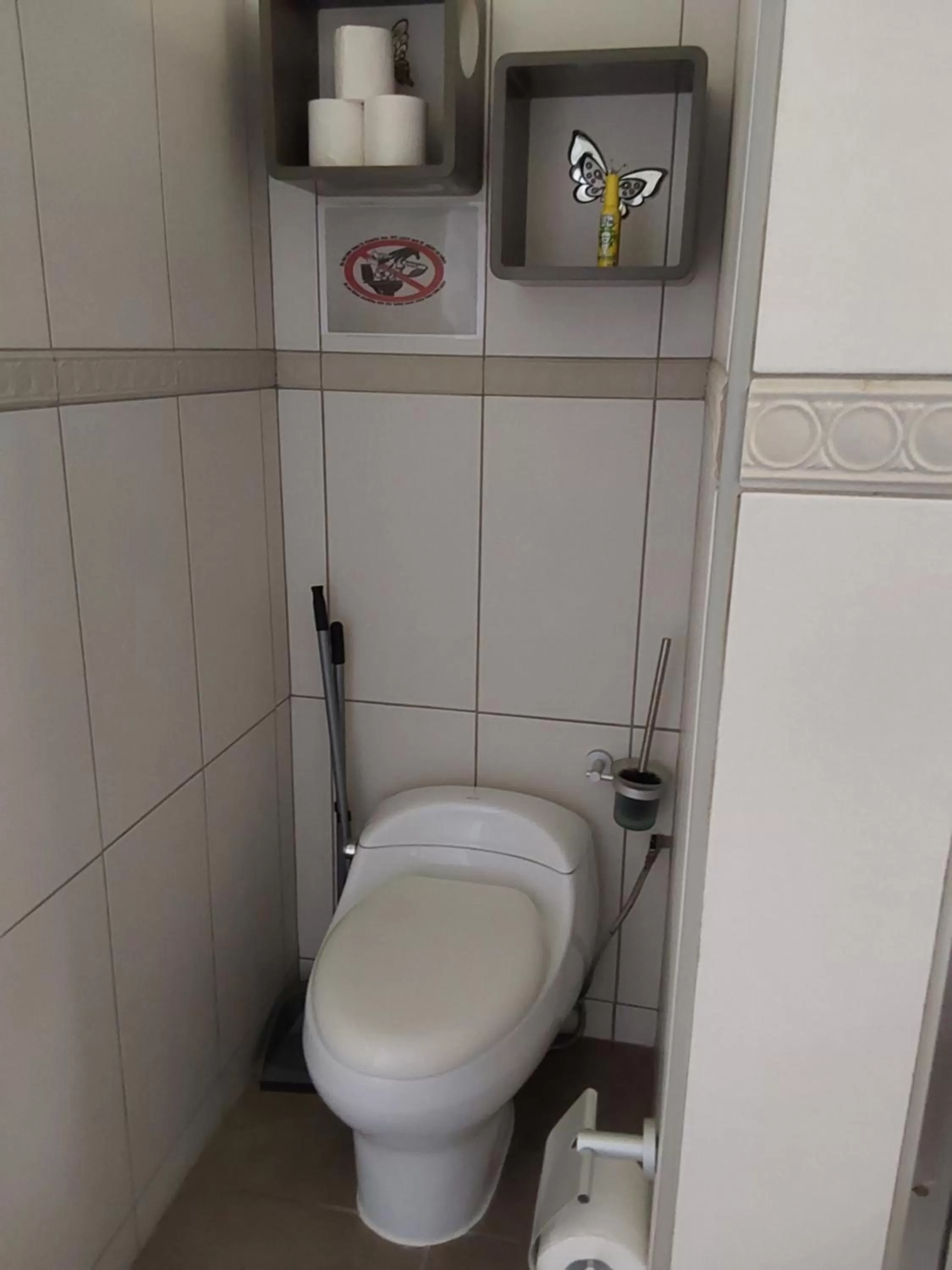 Toilet in Faré Mahi Mahi