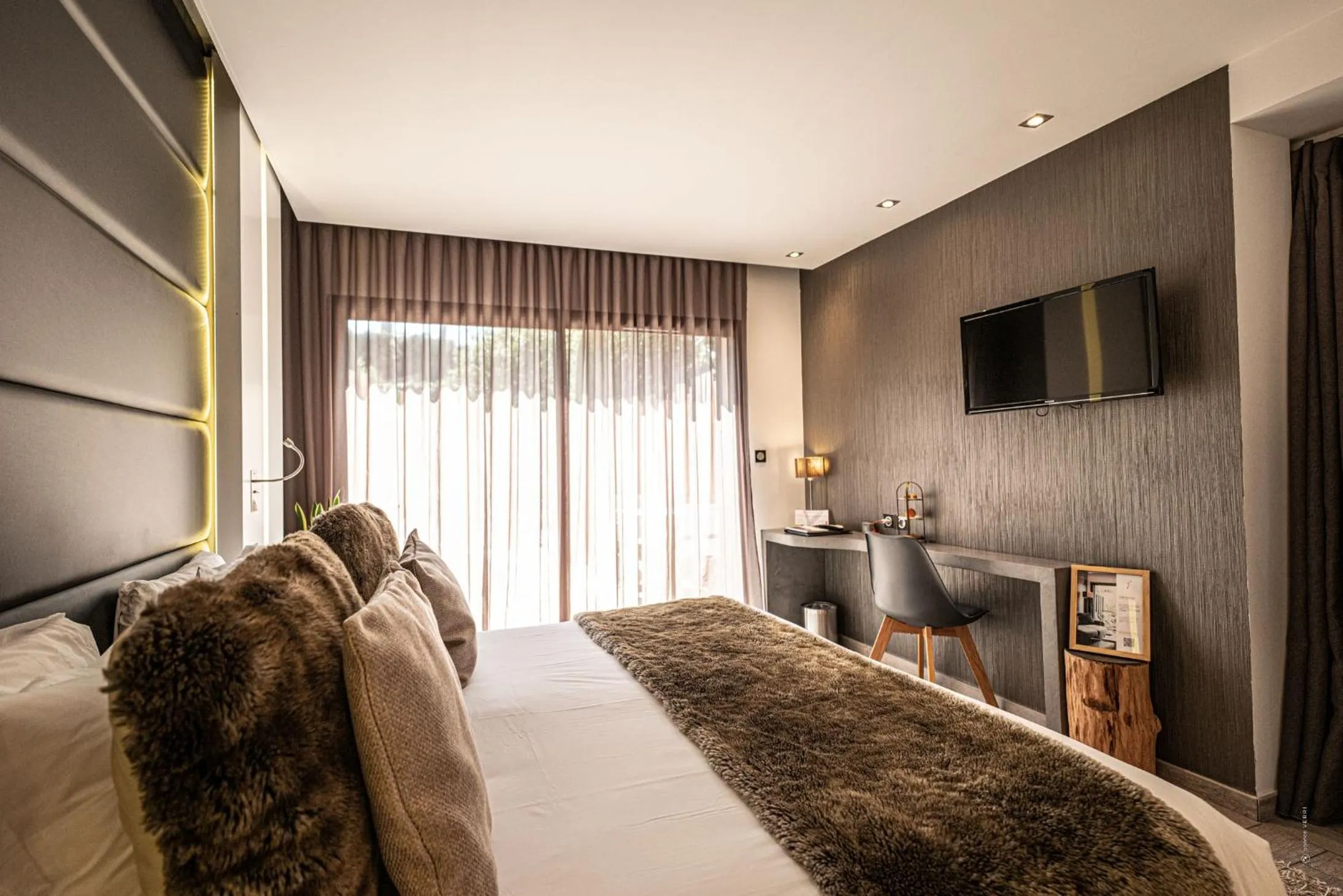 Bedroom, Bed in Hôtel Le Parc - La Table de Franck Putelat