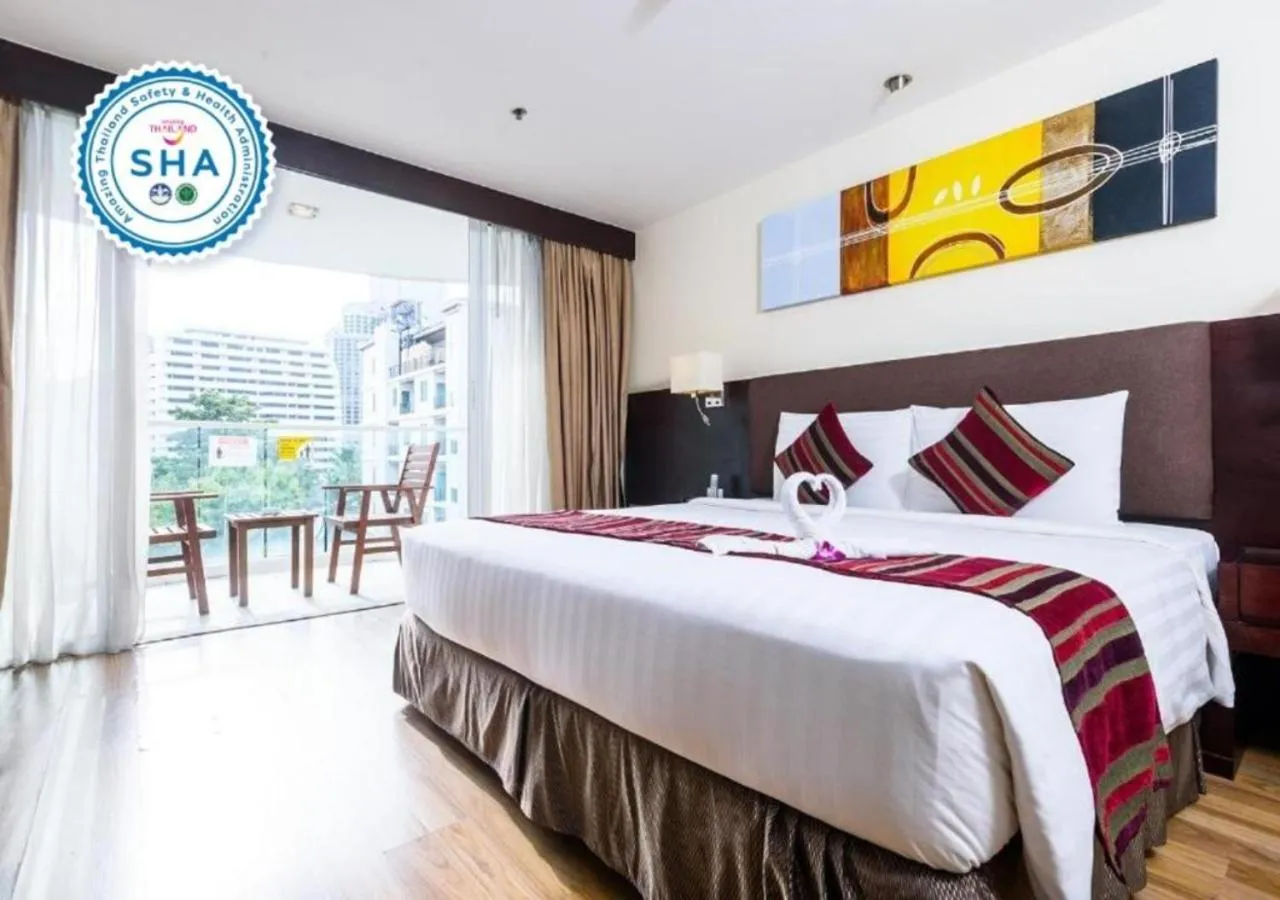 Bedroom, Bed in Lohas Residences Sukhumvit 2