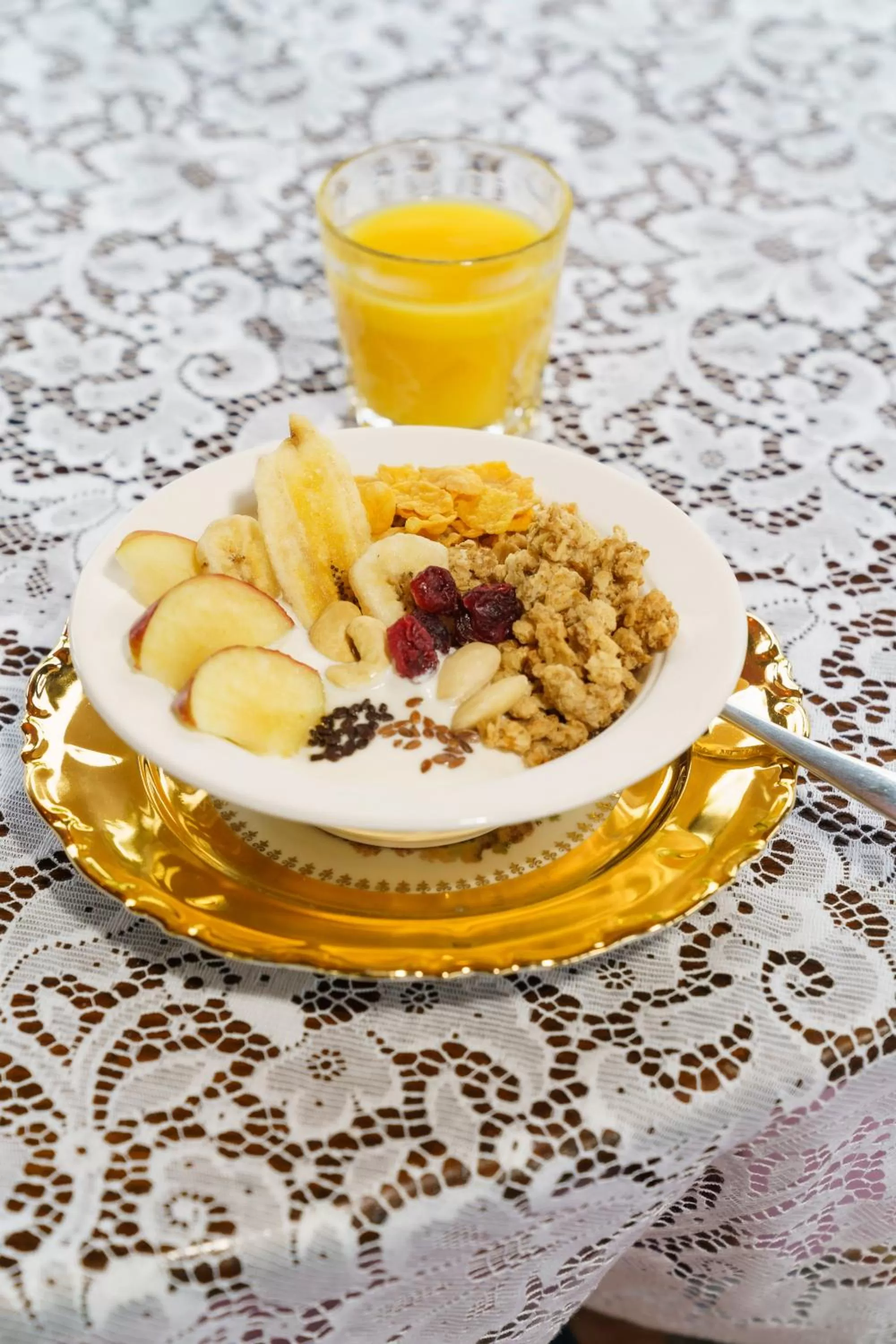 Breakfast in Tante ALMA's Bonner Hotel