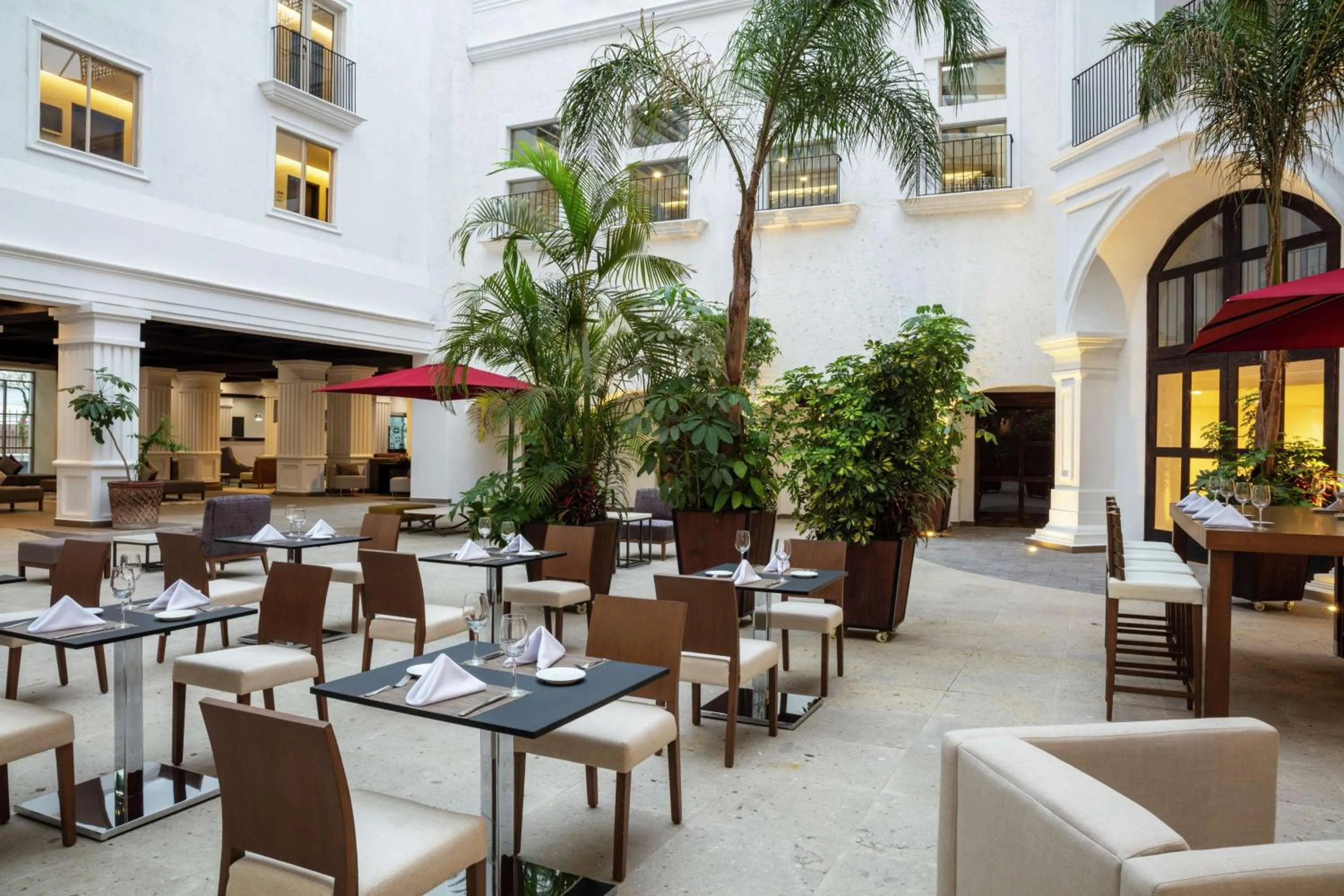 Restaurant/places to eat in Doubletree By Hilton Toluca