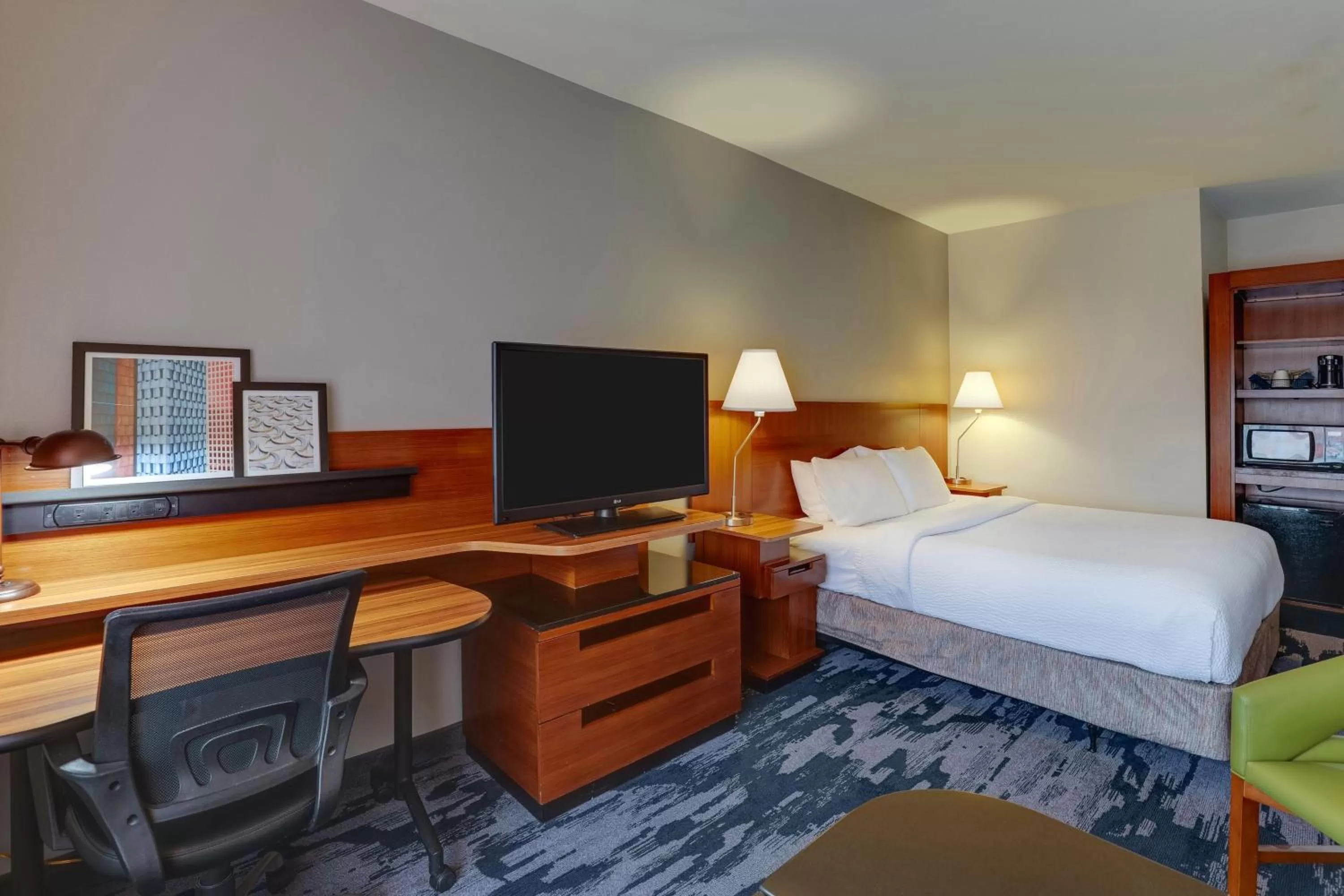 Photo of the whole room, Bed in Fairfield Inn & Suites by Marriott Fort Worth I-30 West Near NAS JRB